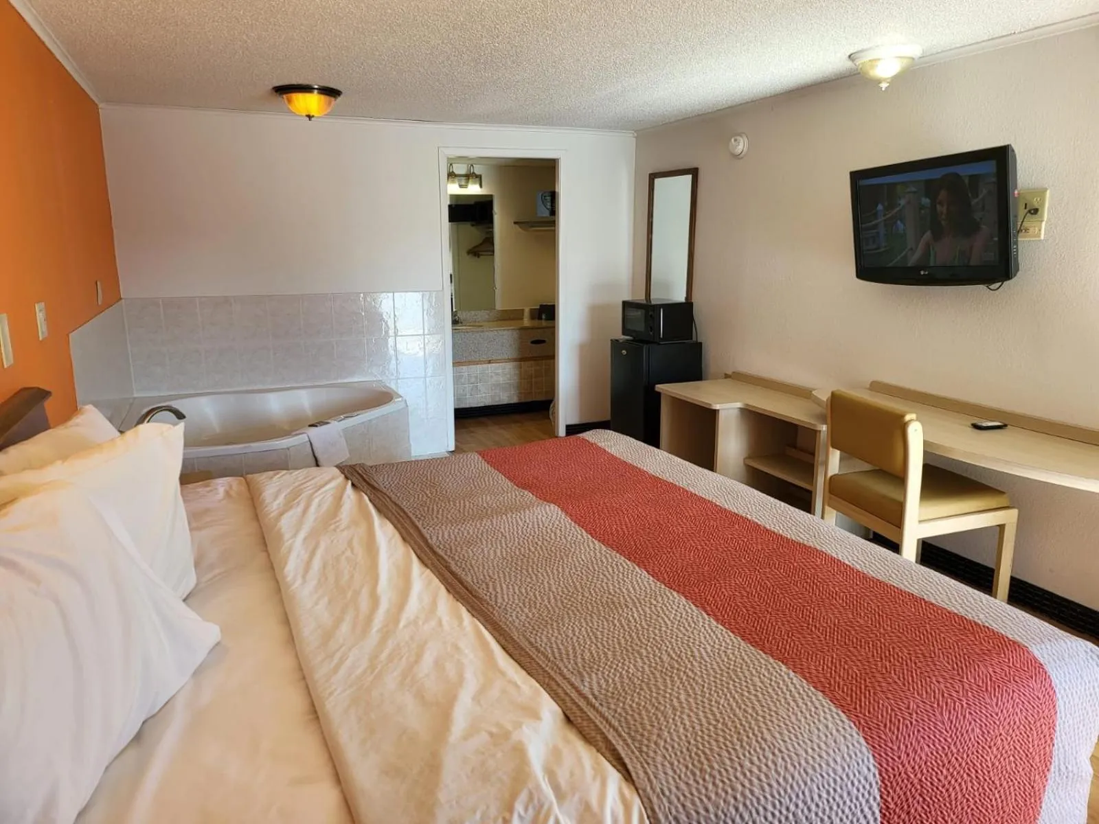 Bed in FairBridge Inn Express London