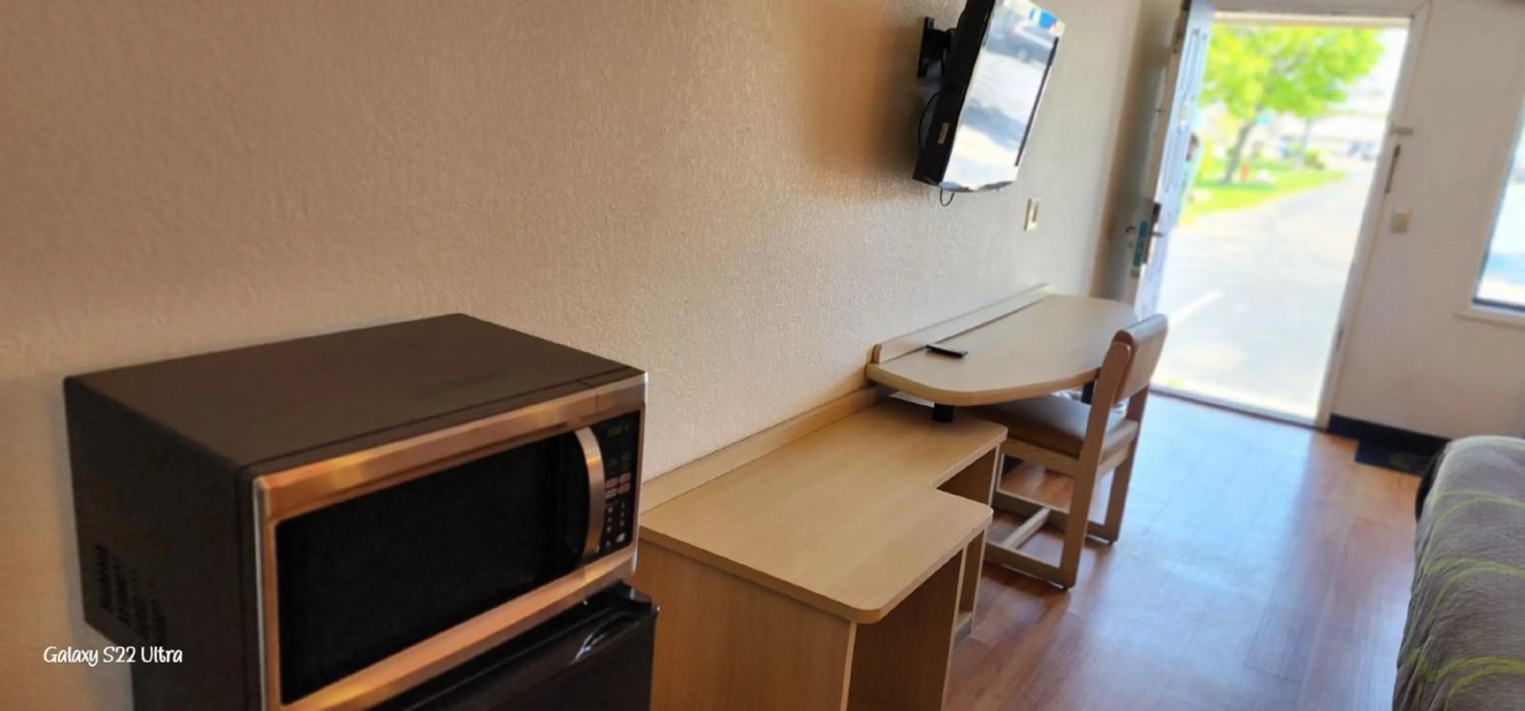 TV and multimedia in FairBridge Inn Express London