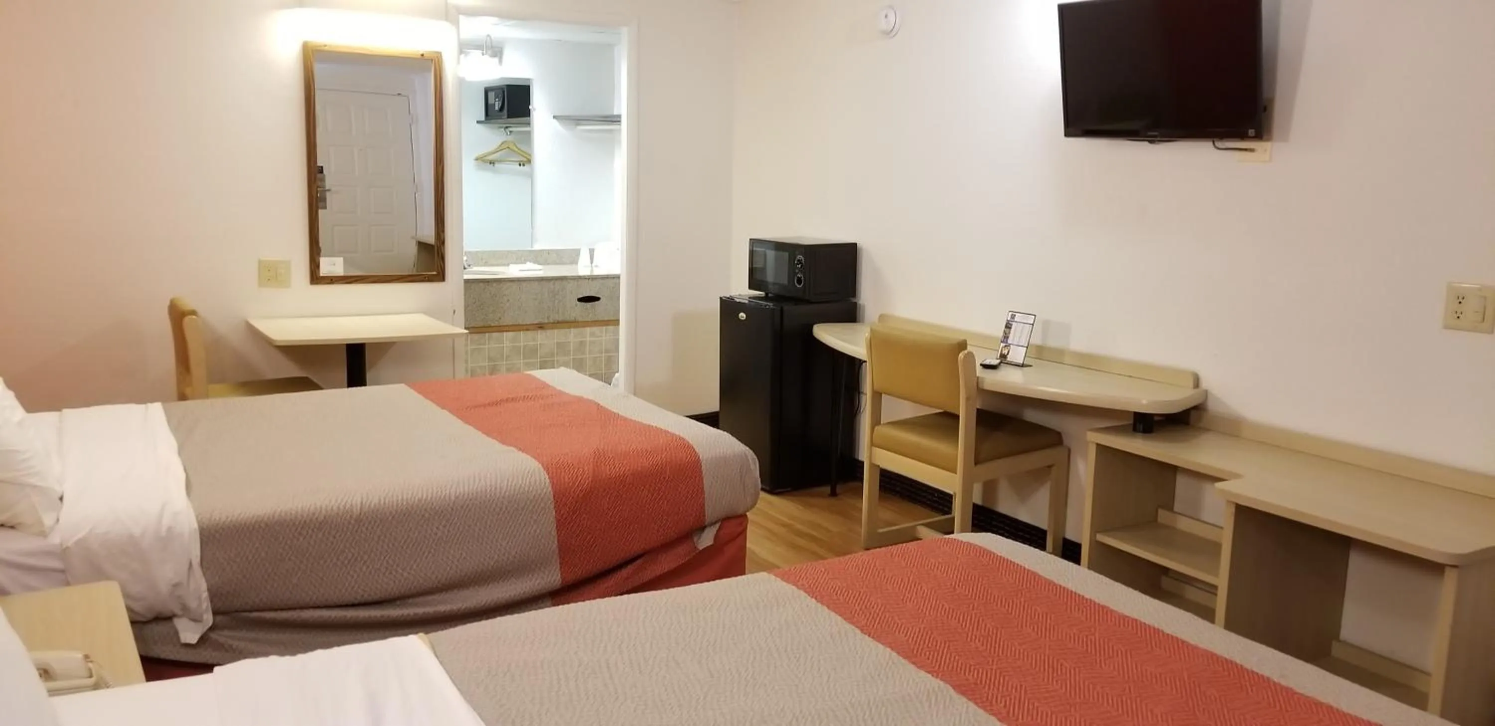 Photo of the whole room, Bed in FairBridge Inn Express London