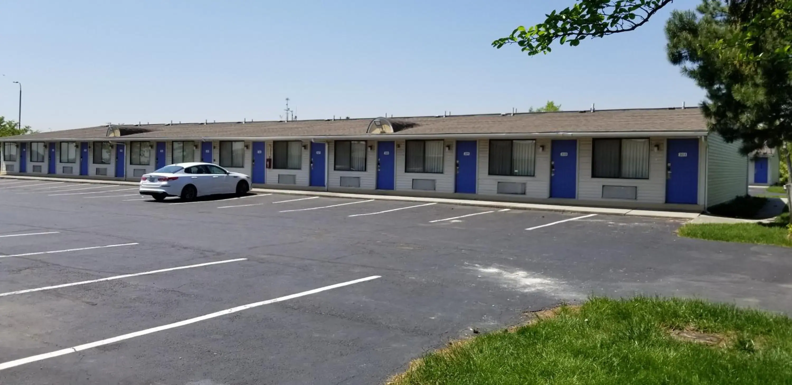 Property building in FairBridge Inn Express London Property building in FairBridge Inn Express London