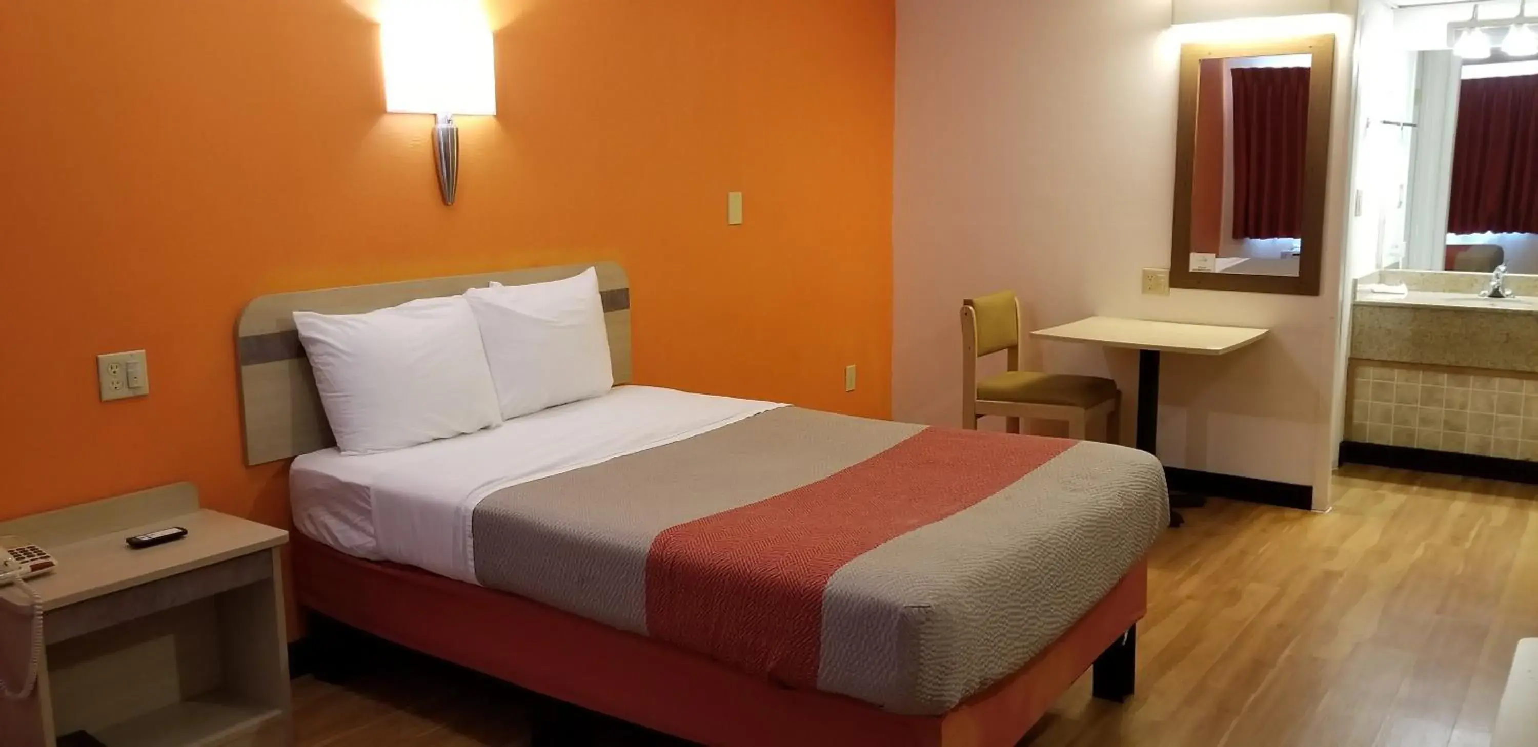 Bedroom in FairBridge Inn Express London Bedroom in FairBridge Inn Express London