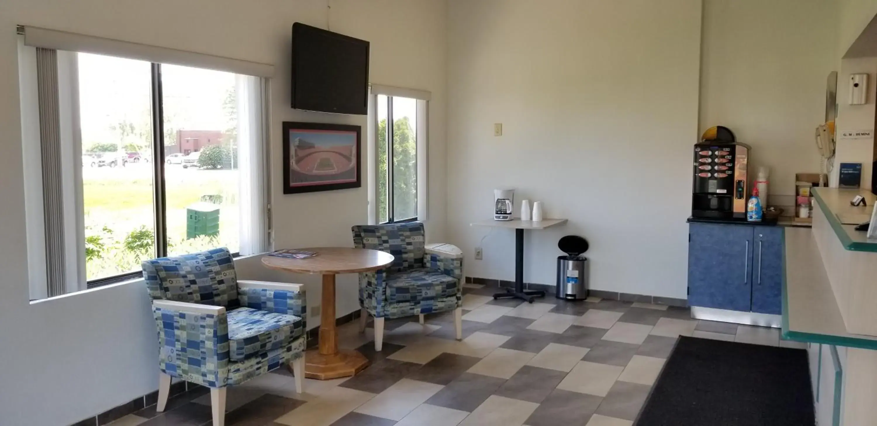 Seating area in FairBridge Inn Express London Seating area in FairBridge Inn Express London