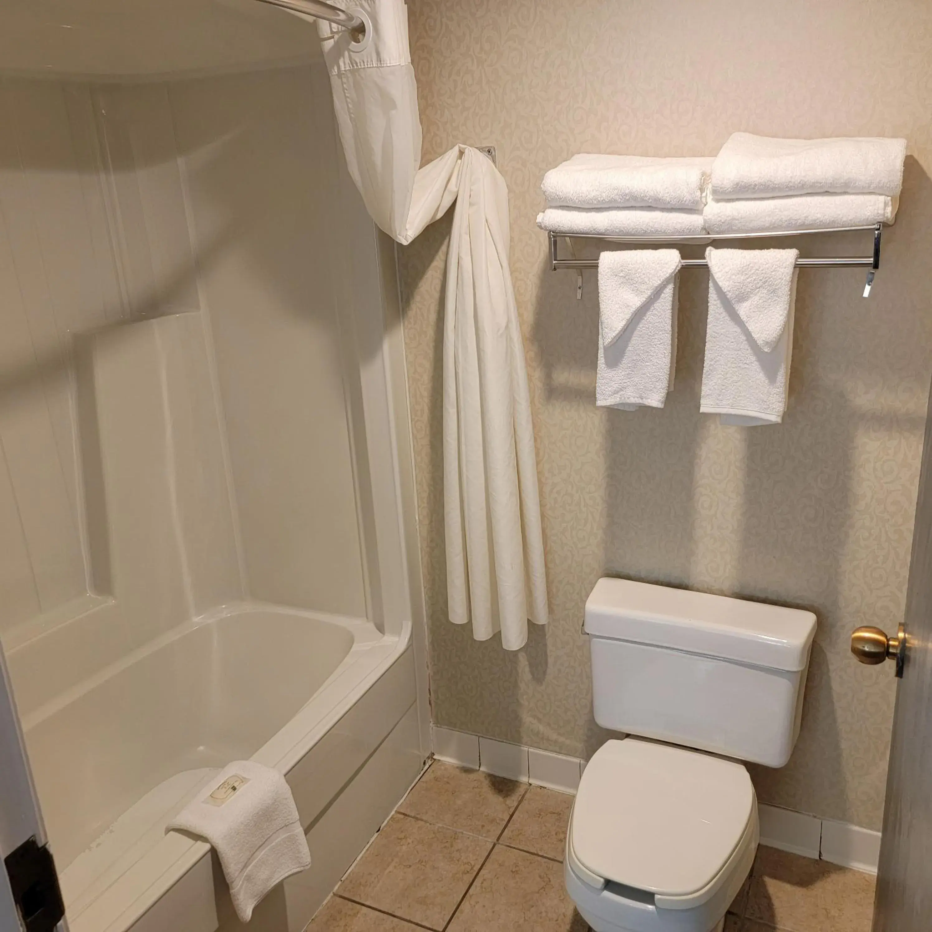 Bathroom in Remembrance Inn Bathroom in Remembrance Inn