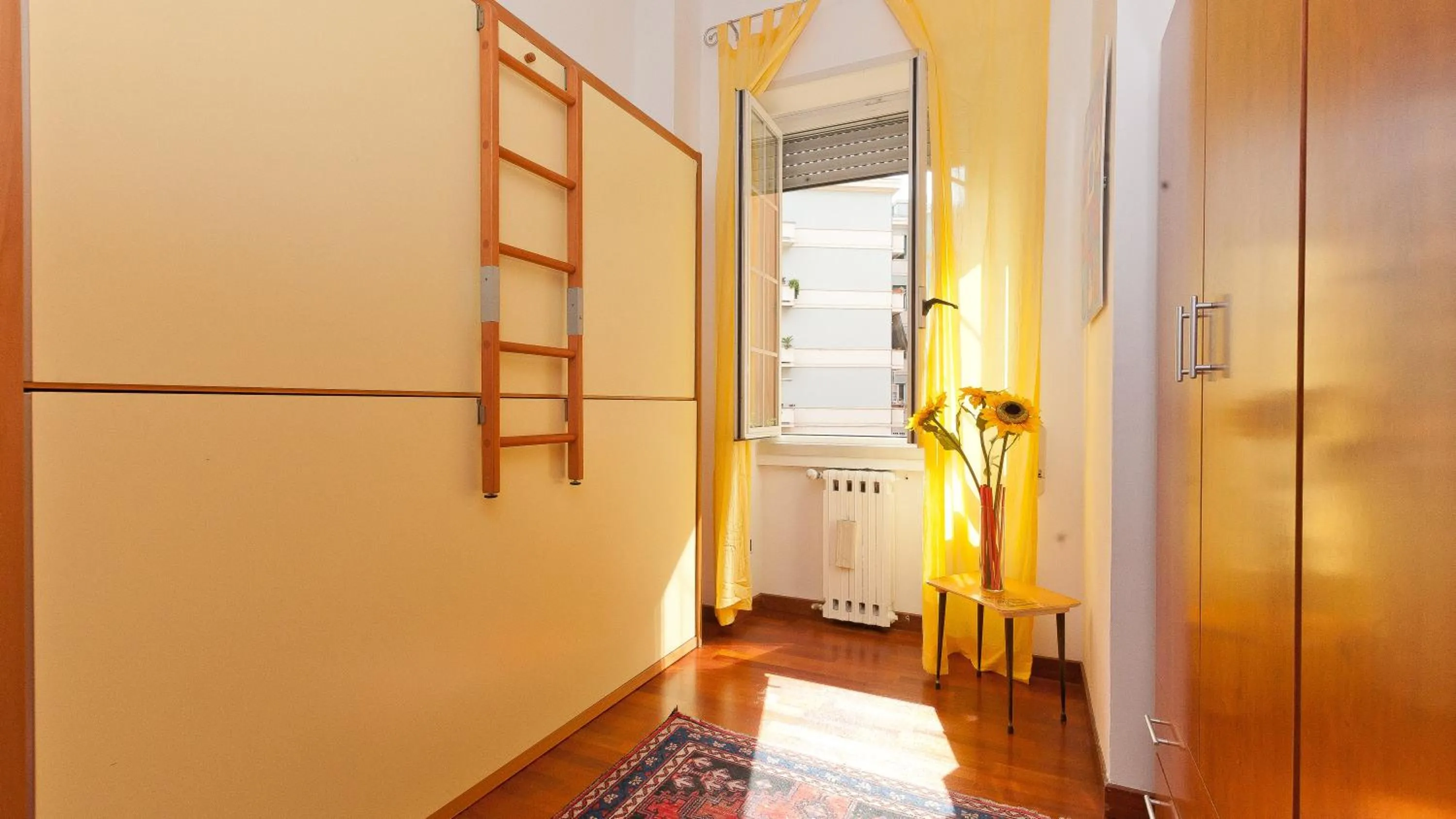 bunk bed, Bed in Pateras Flower-Rental in Rome
