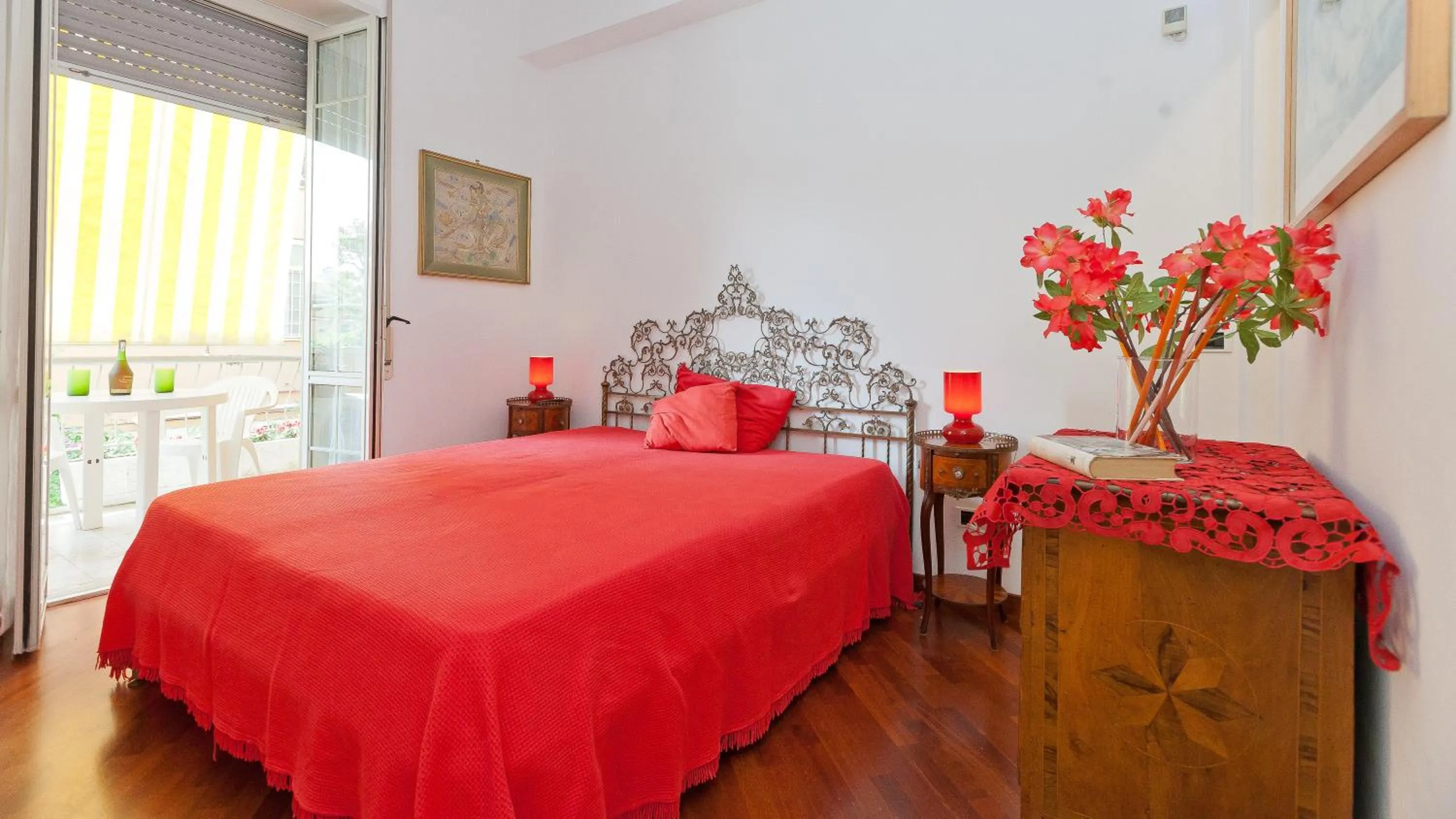 Bedroom, Bed in Pateras Flower-Rental in Rome