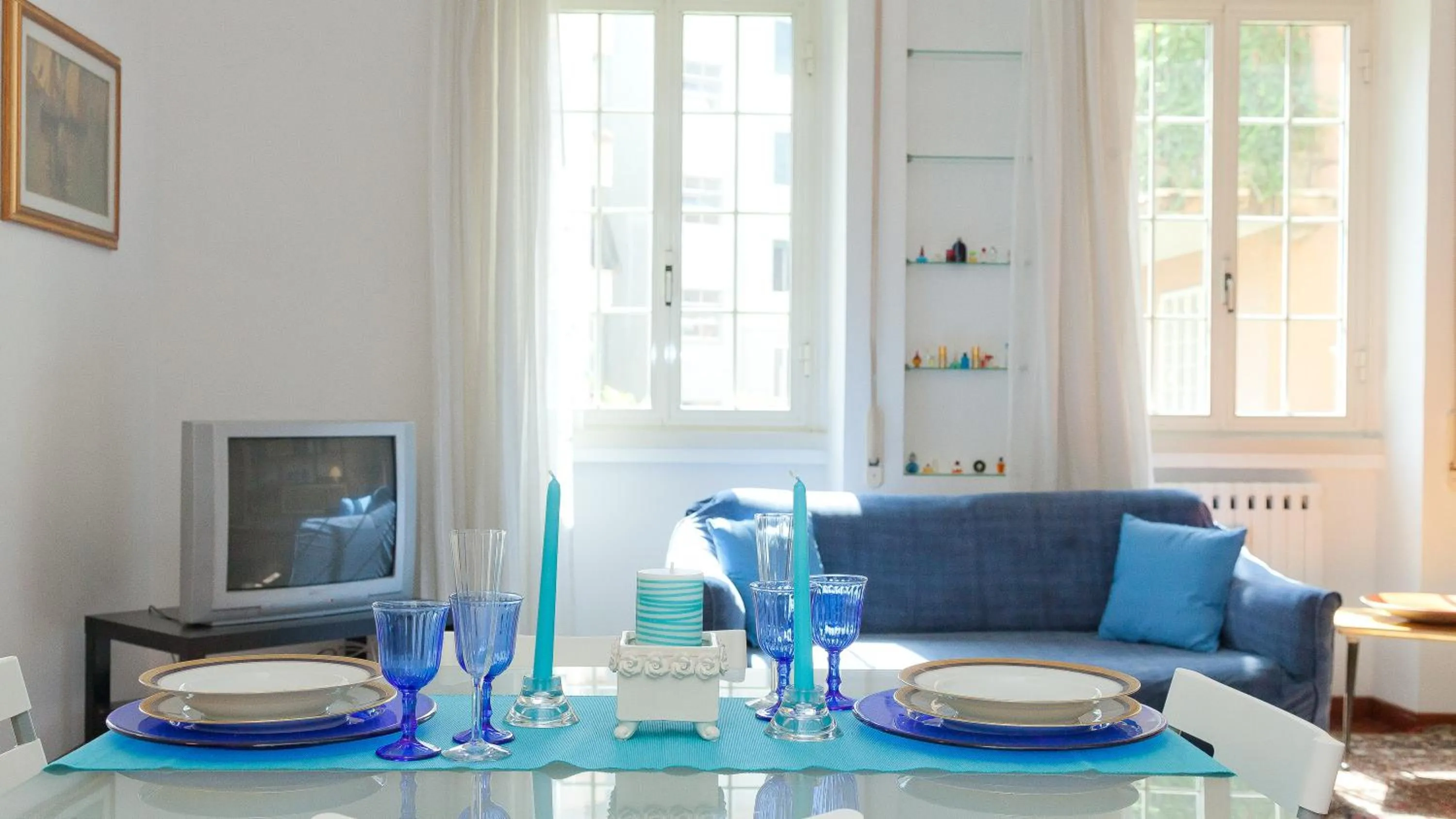 Dining area in Pateras Flower-Rental in Rome