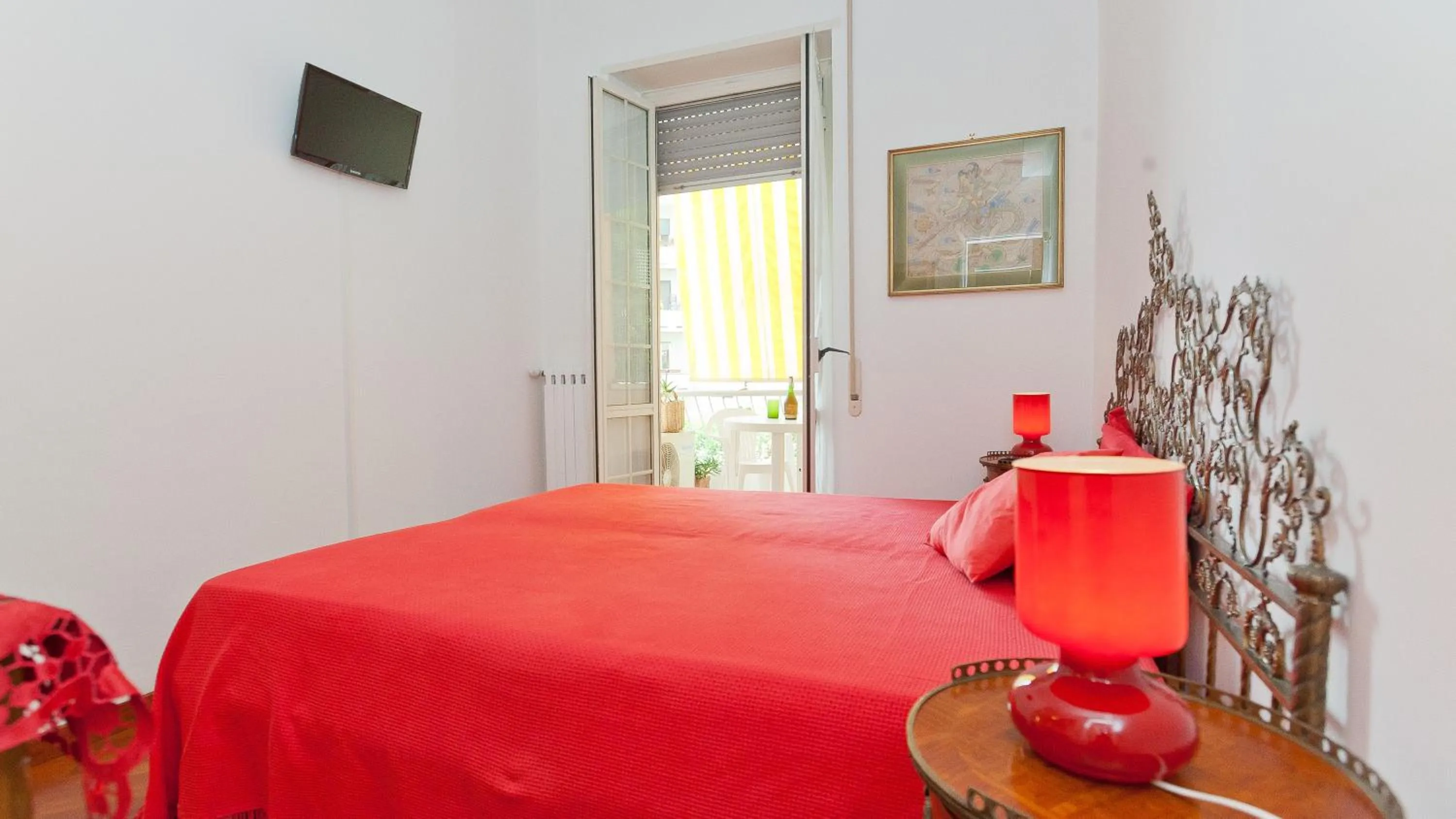 Bedroom, Bed in Pateras Flower-Rental in Rome