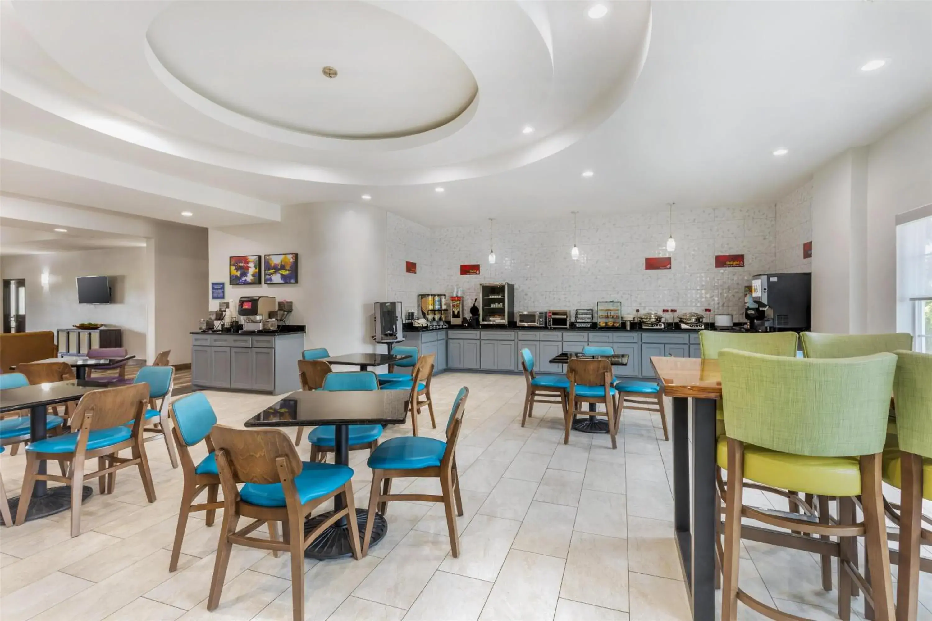 Breakfast in Best Western Plus Fort Worth Forest Hill Inn & Suites Breakfast in Best Western Plus Fort Worth Forest Hill Inn & Suites