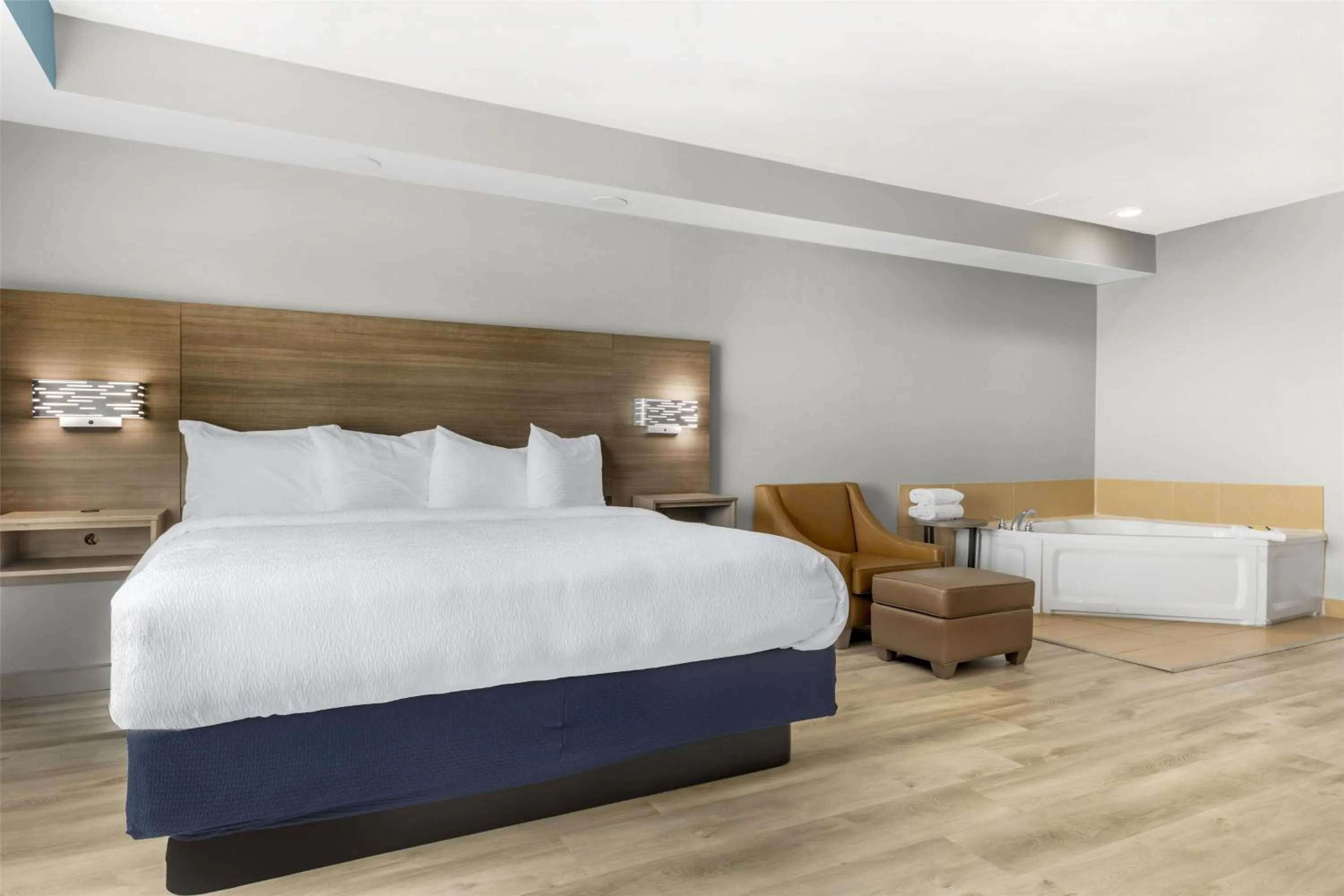 Bedroom, Bed in Best Western Plus Fort Worth Forest Hill Inn & Suites