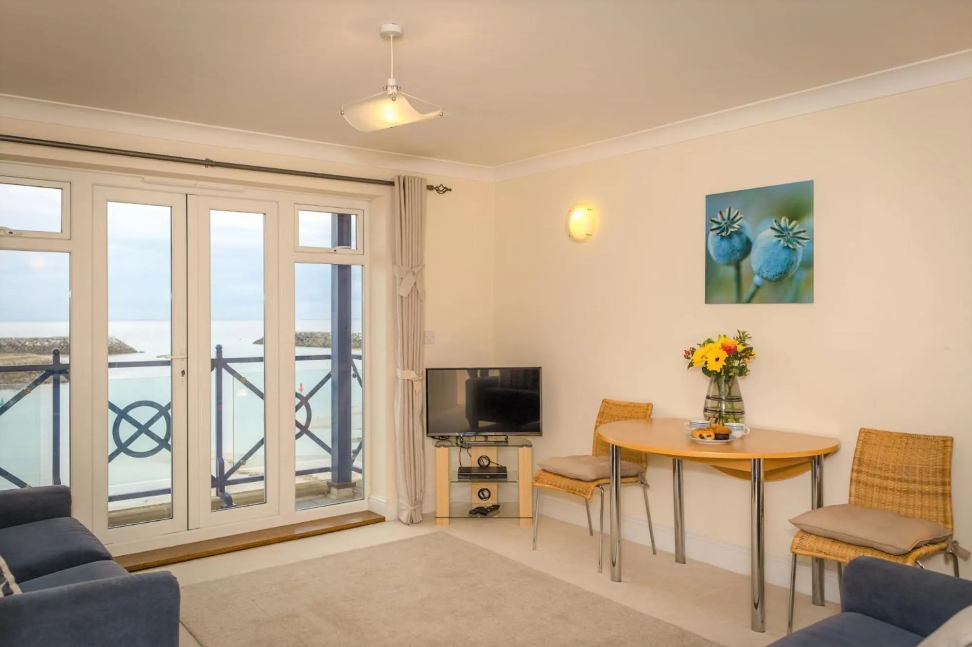 Seaviews Sovereign Harbour - adults-only apartment