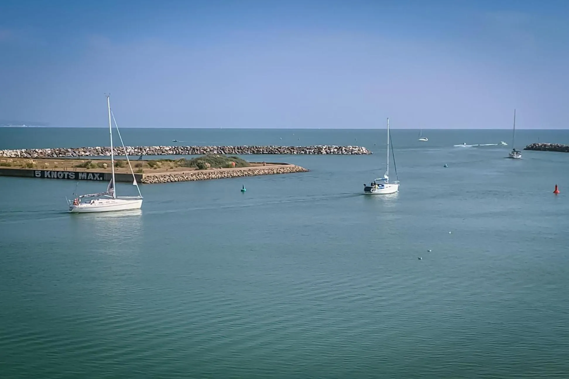 Seaviews Sovereign Harbour - adults-only apartment