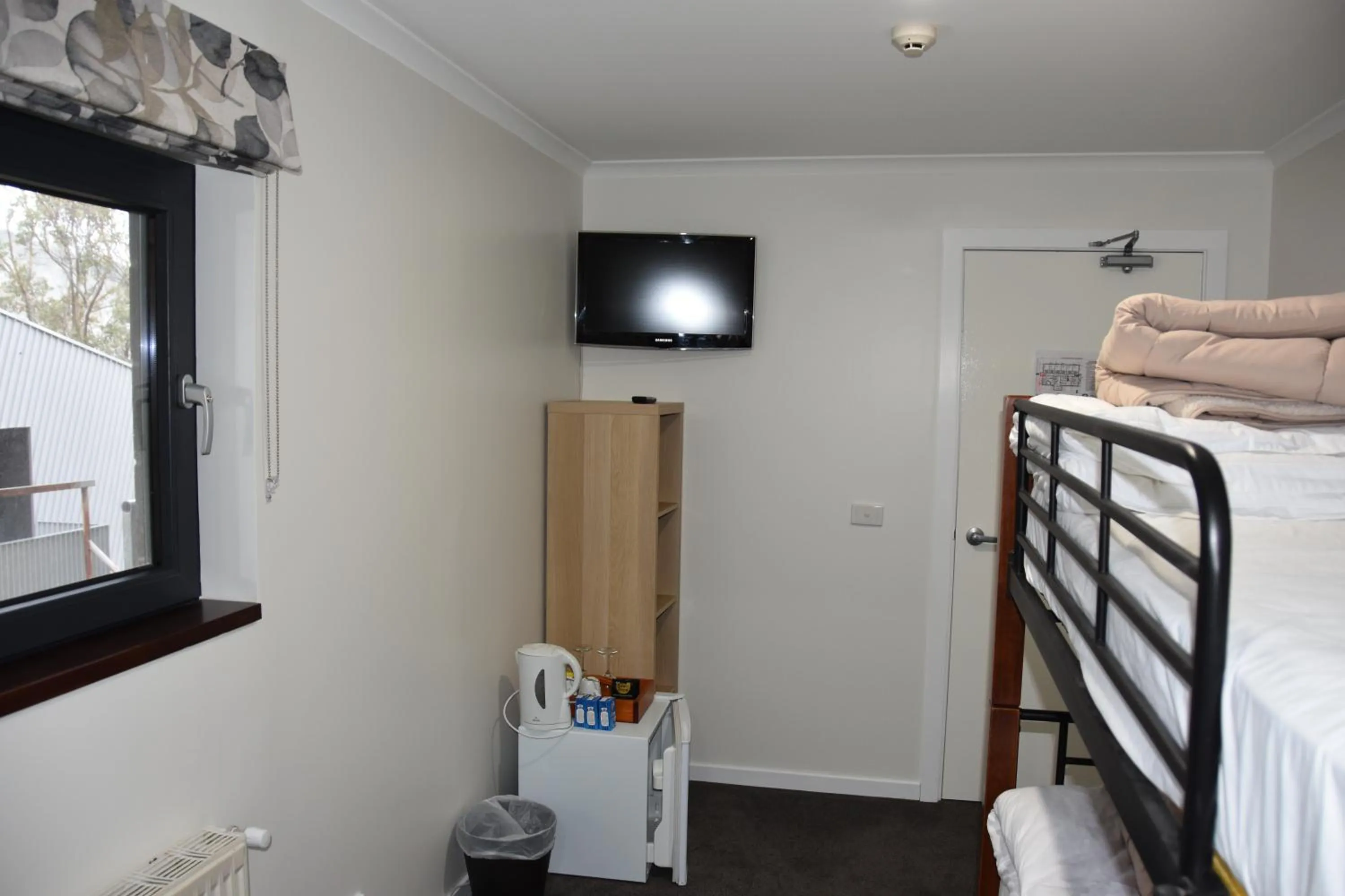 Bed in Summit Ridge Alpine Lodge