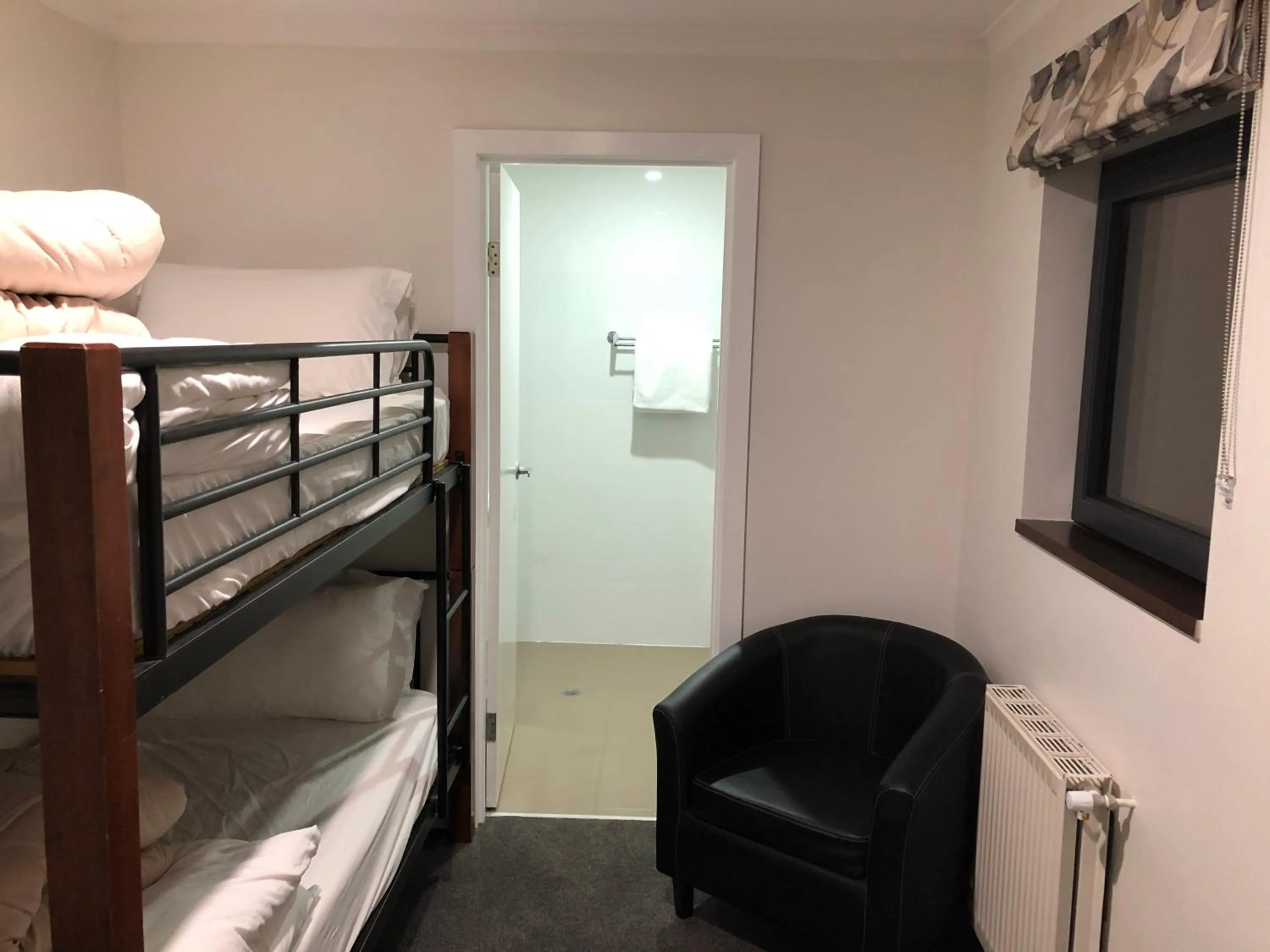 Bed in Summit Ridge Alpine Lodge