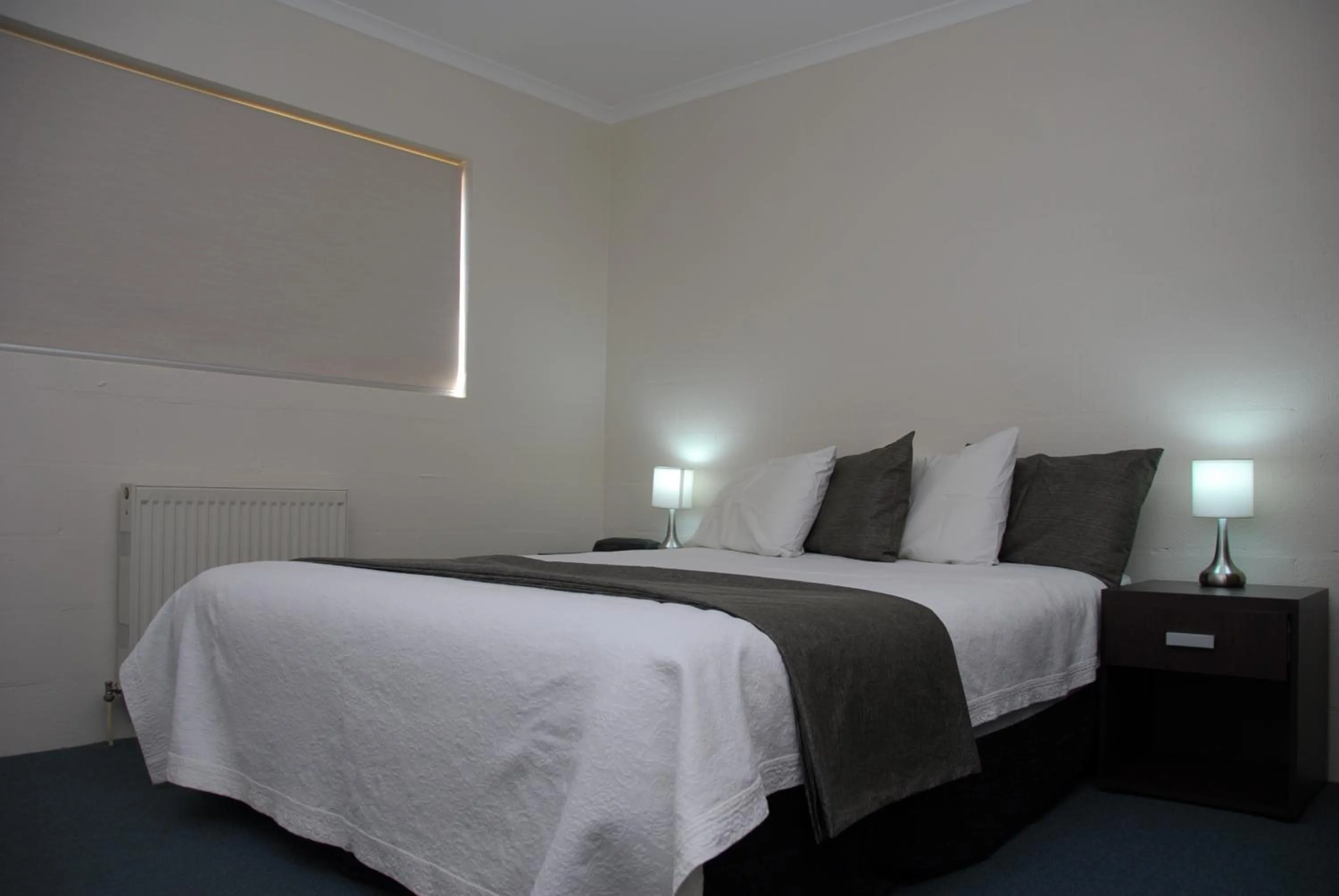 Photo of the whole room, Bed in Summit Ridge Alpine Lodge