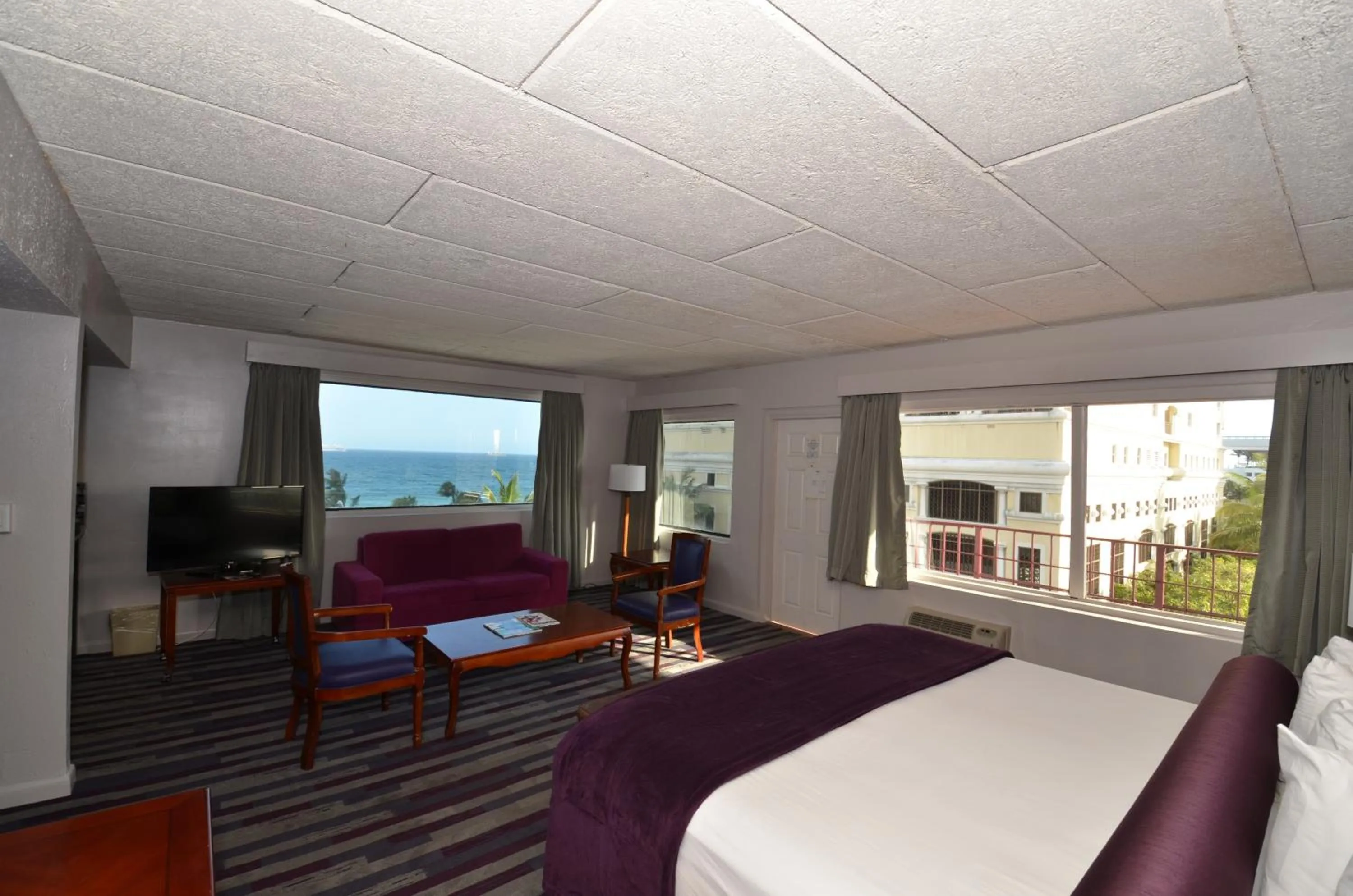 Bedroom, Bed in Sea Club Ocean Resort