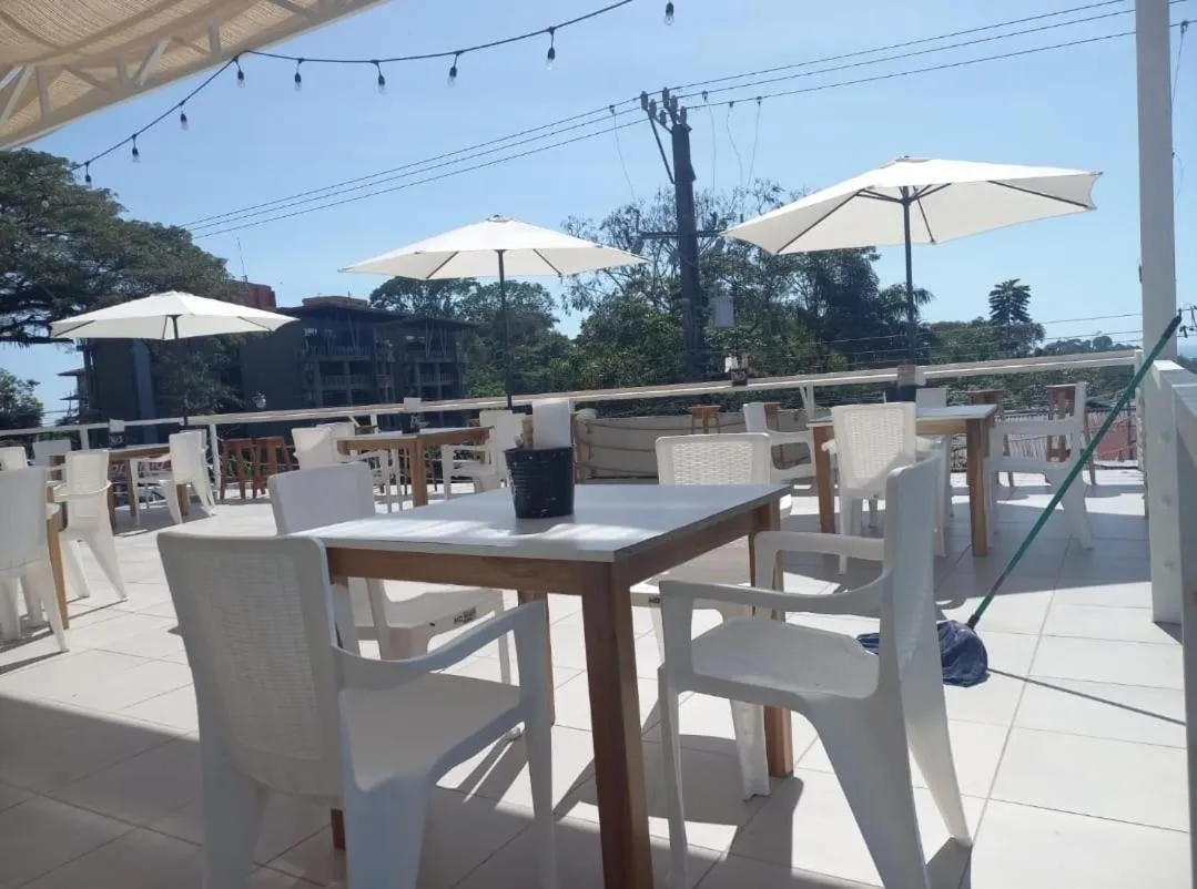 Restaurant/places to eat in Hotel Divisamar by LHR