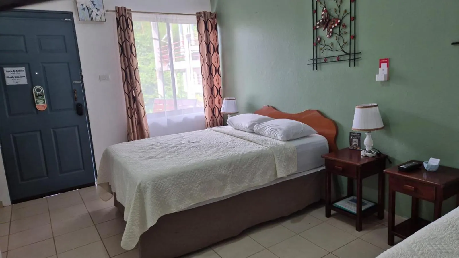 Bed in Hotel Divisamar by LHR