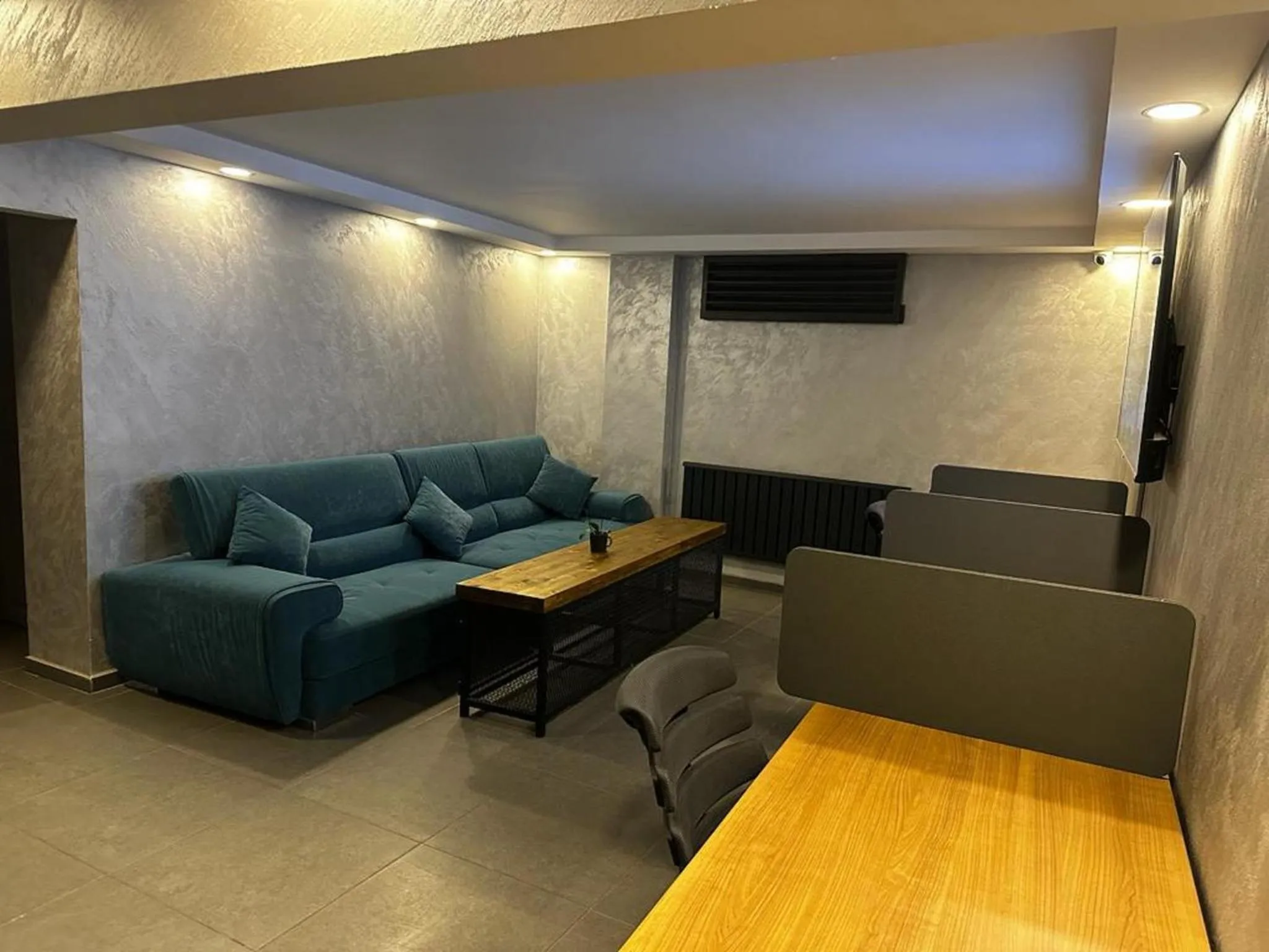 Communal lounge/ TV room in Dilens Bosphorus Hotel