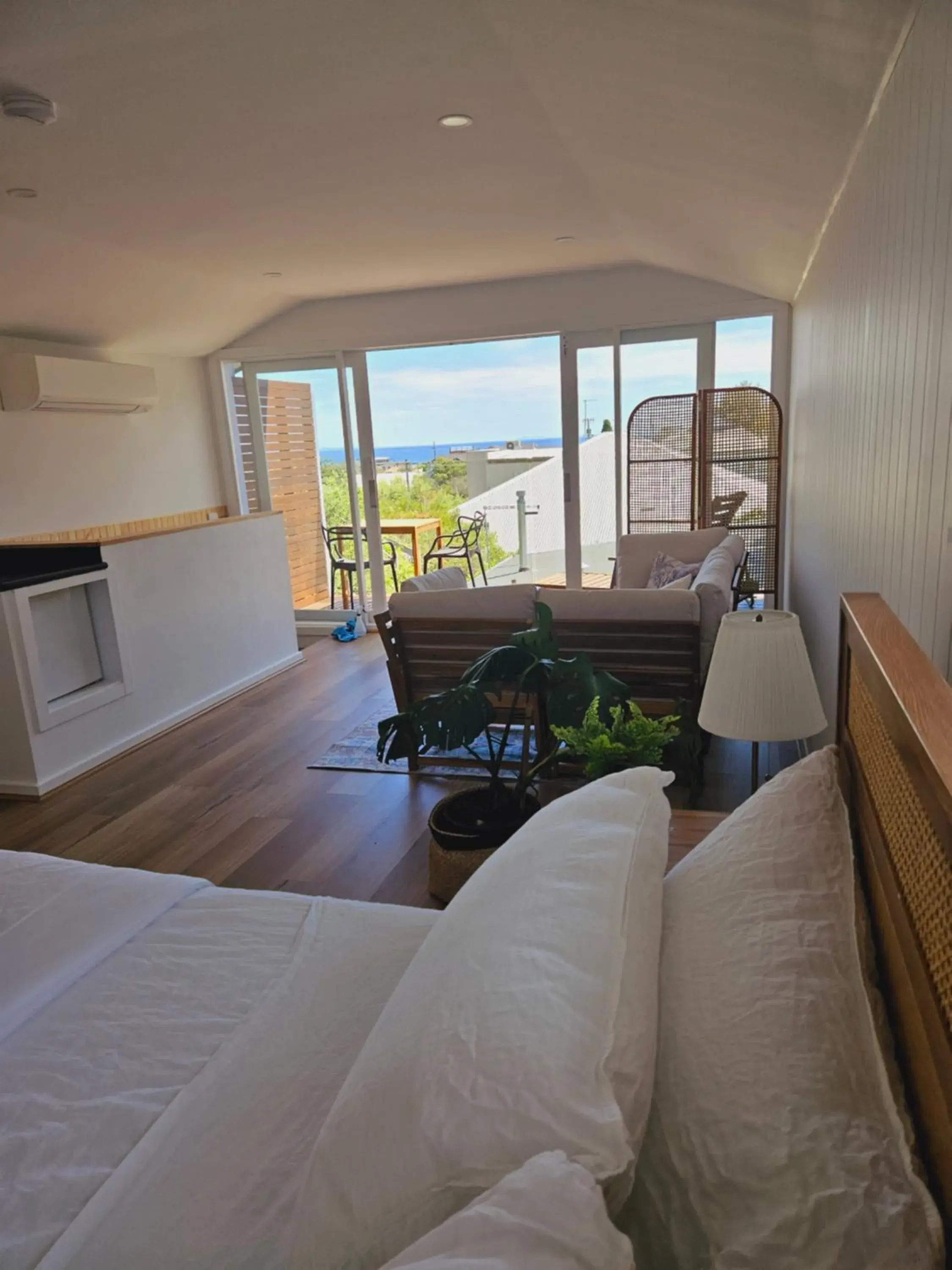 One-Bedroom Apartment - single occupancy - Treetop Studio in By The Seaside One-Bedroom Apartment - single occupancy - Treetop Studio in By The Seaside