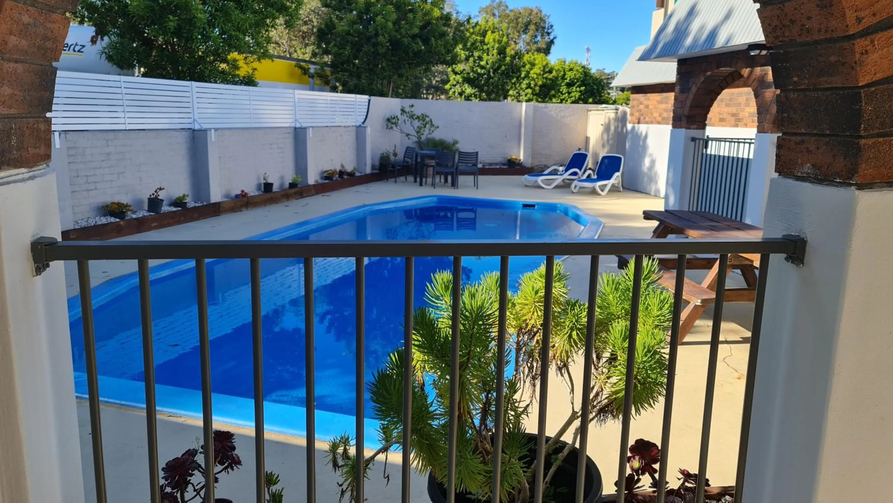 Swimming pool in Best Western Parkside Motor Inn