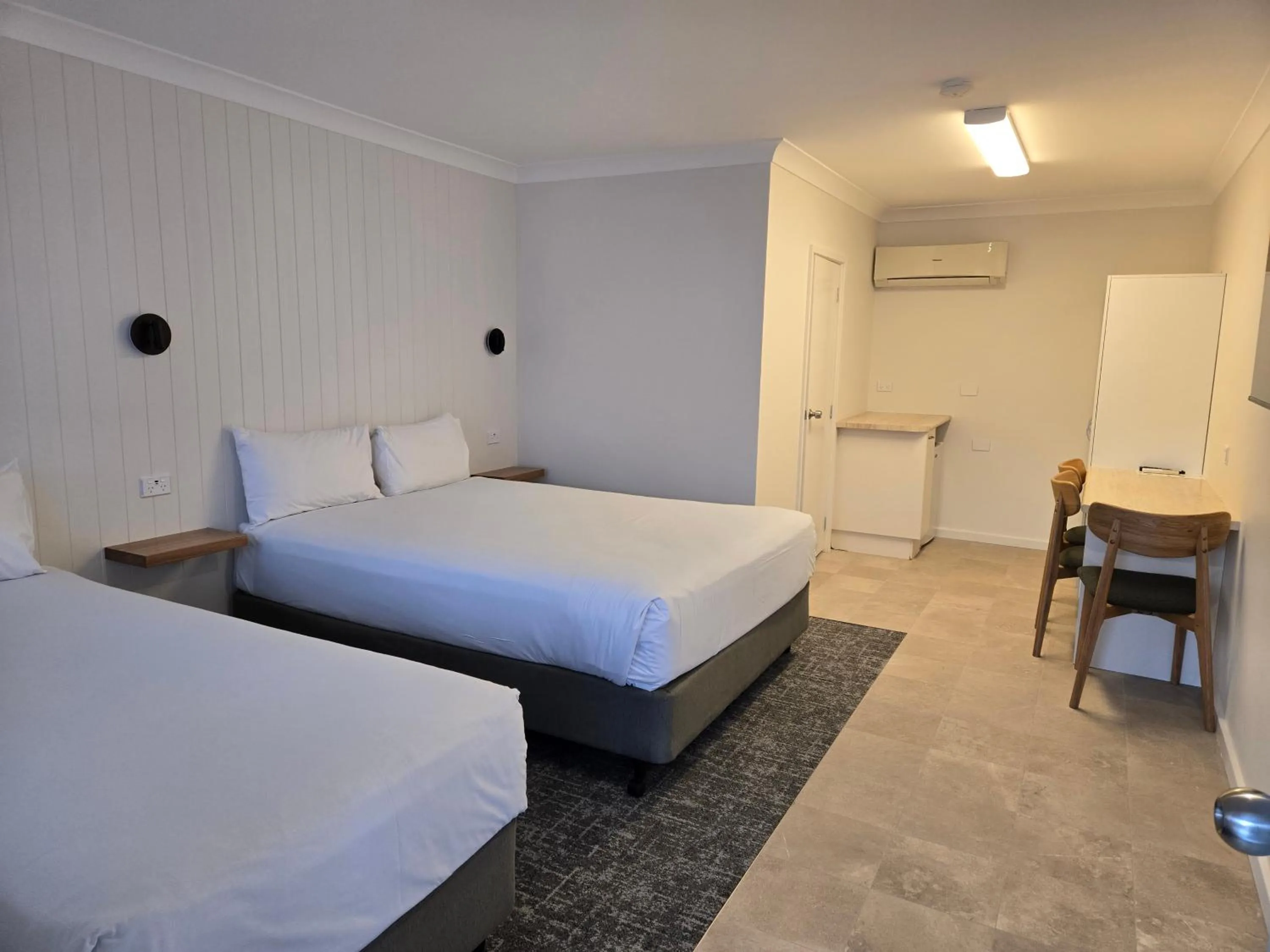 Bed in Best Western Parkside Motor Inn