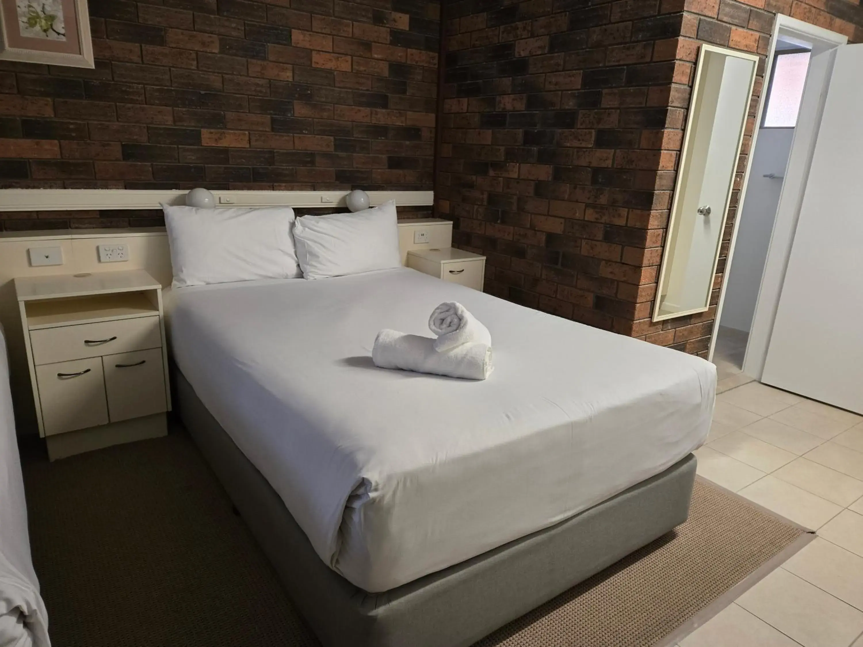 Bed in Best Western Parkside Motor Inn Bed in Best Western Parkside Motor Inn