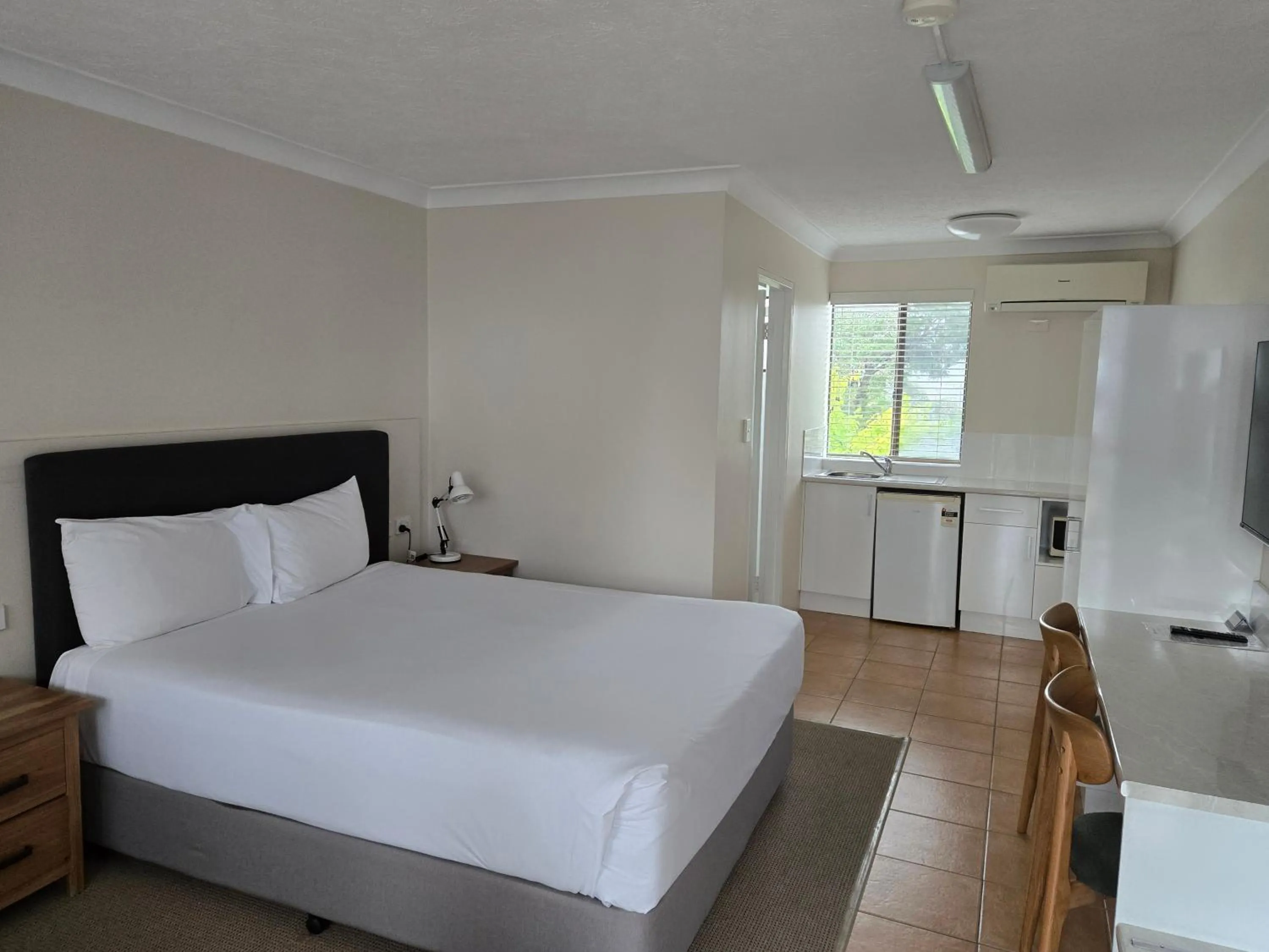 Bed in Best Western Parkside Motor Inn