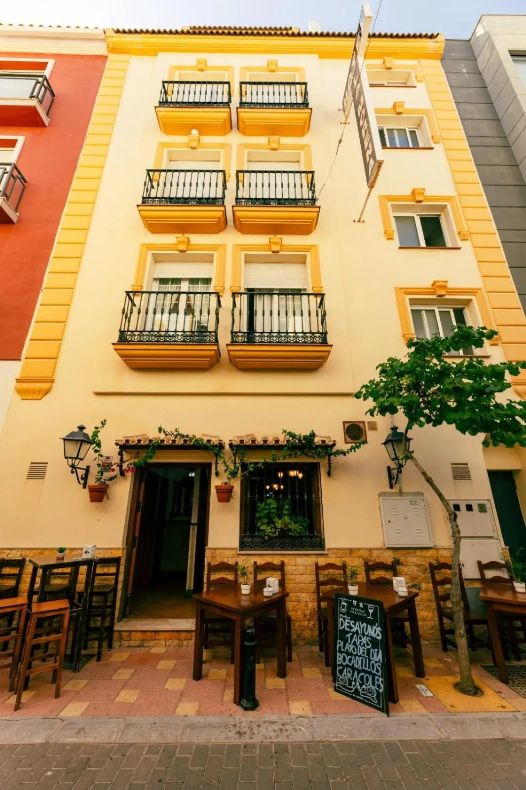 Restaurant/places to eat in Hotel La Morena