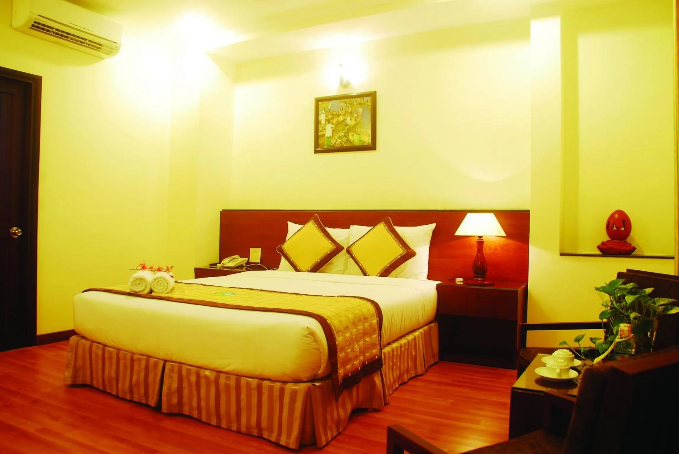 bunk bed, Bed in Hau Giang Hotel