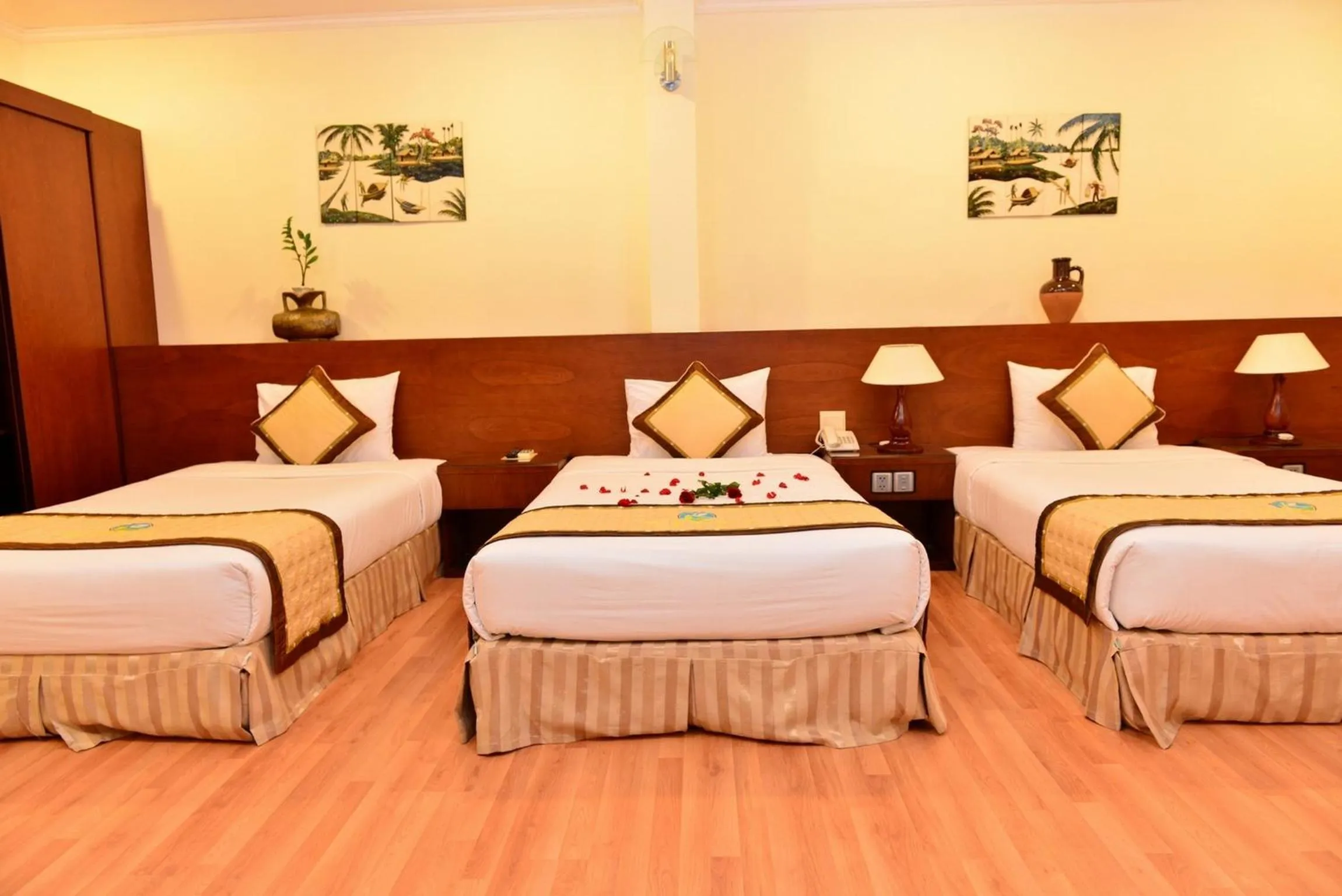 bunk bed, Bed in Hau Giang Hotel