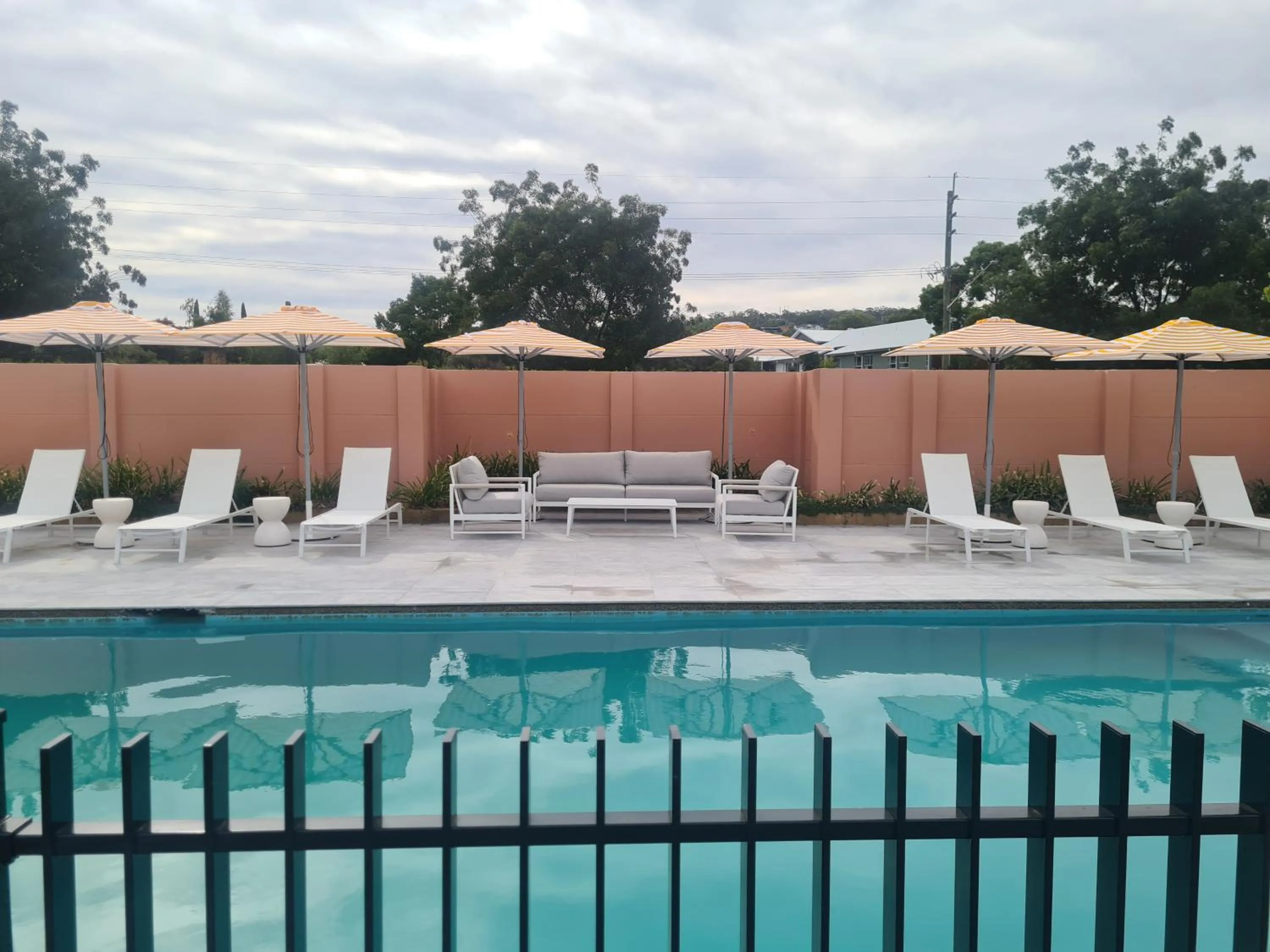 Swimming pool in Burringa Garden Motel