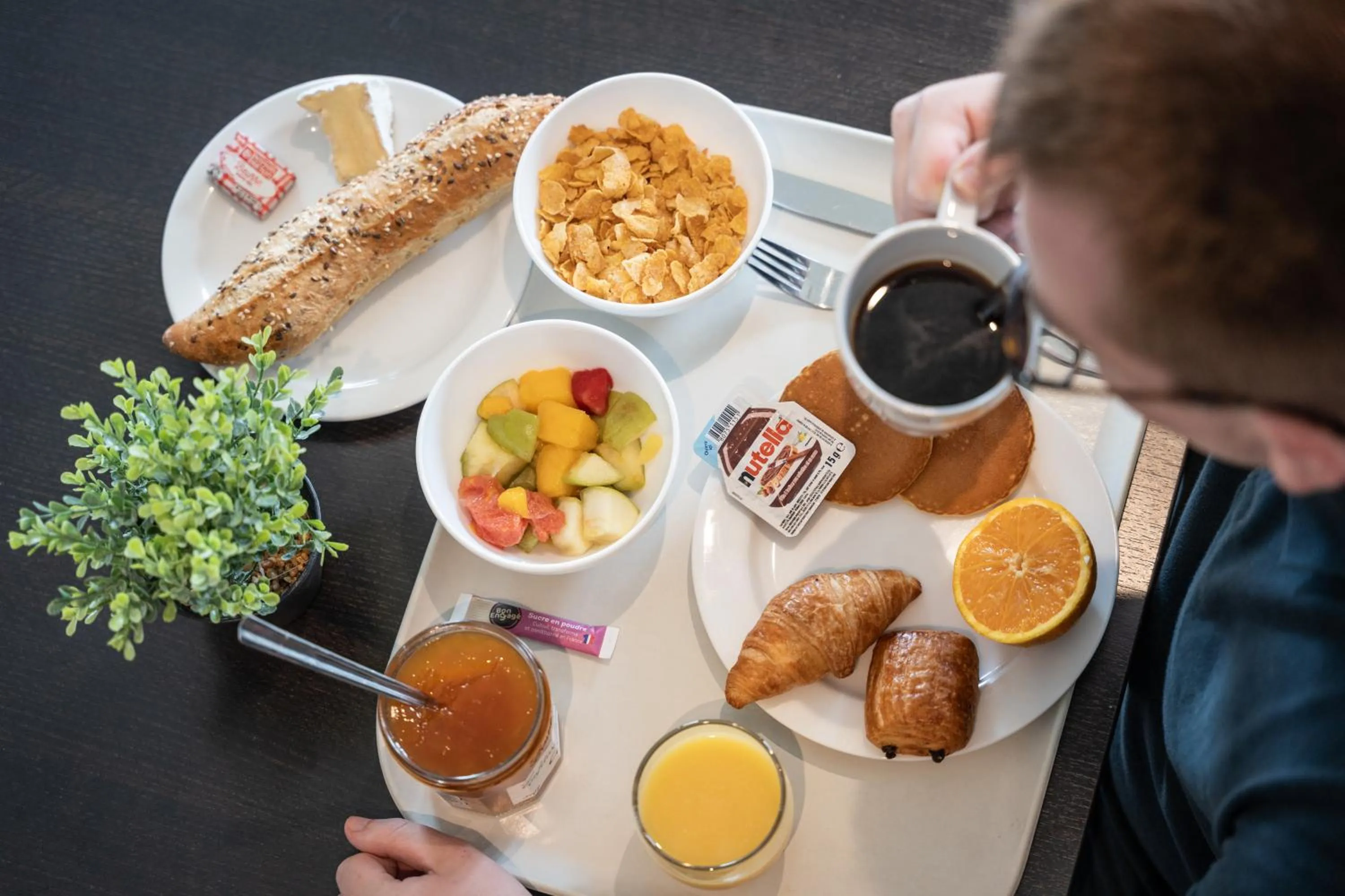 Breakfast in Hôtel Inn Design Resto Novo Carquefou