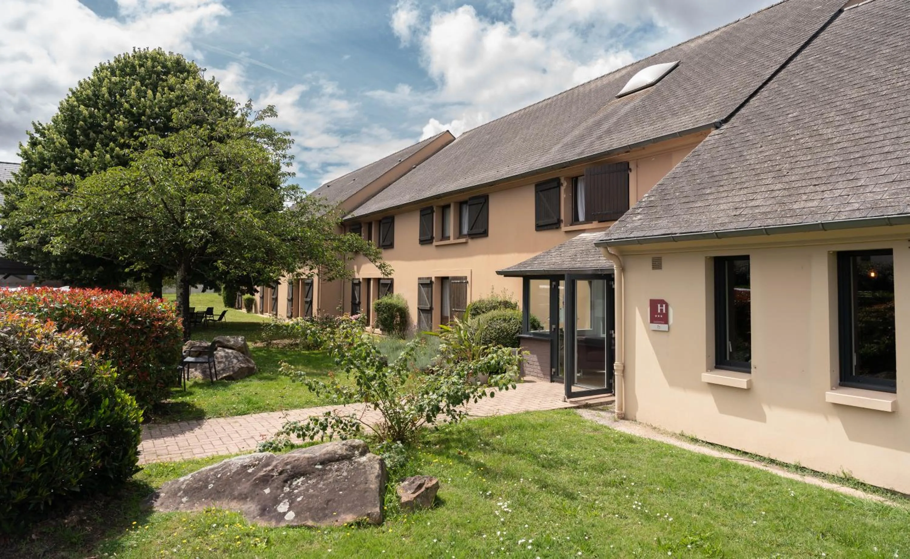 Property building in Hôtel Inn Design Resto Novo Carquefou