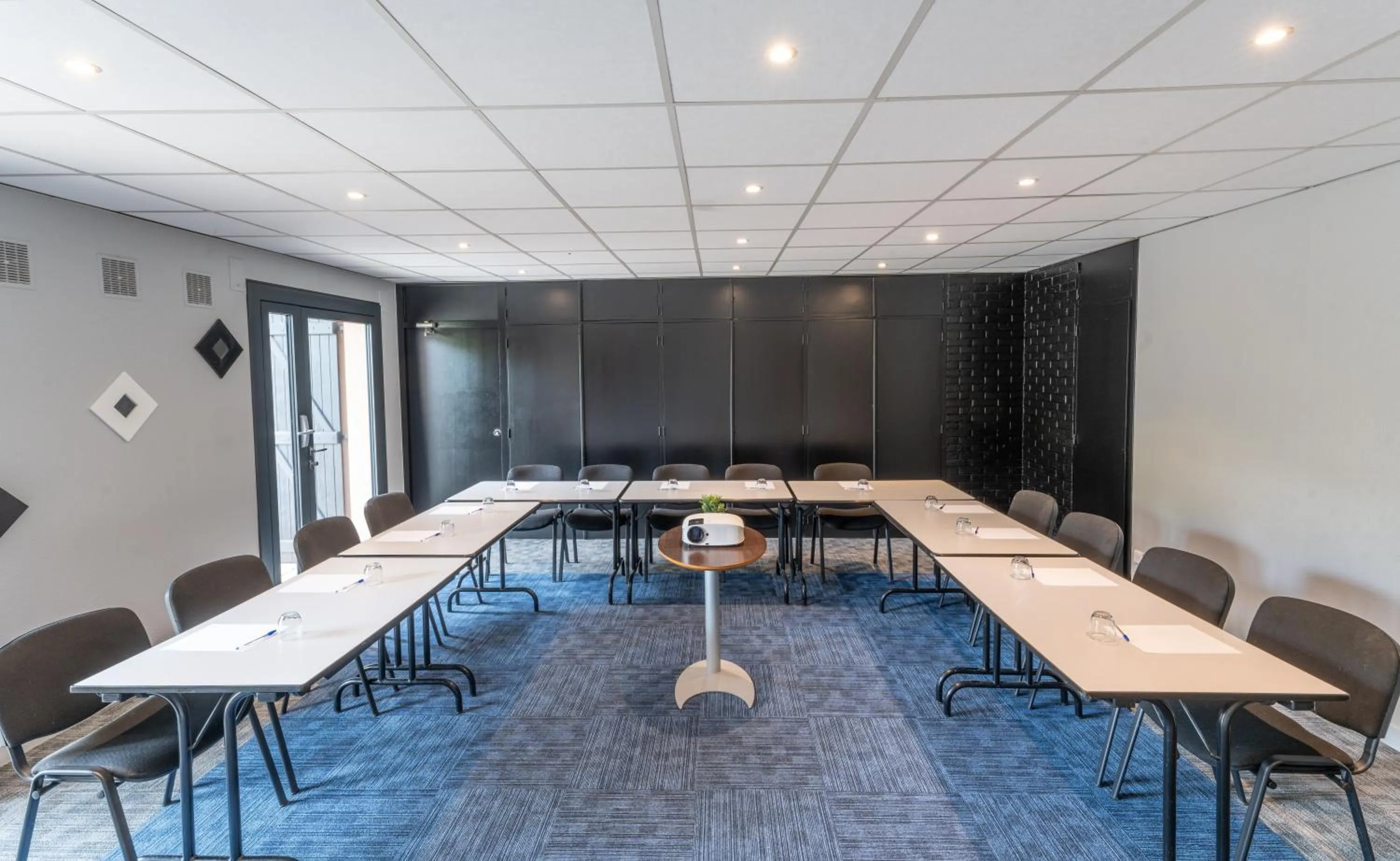 Meeting/conference room in Hôtel Inn Design Resto Novo Carquefou