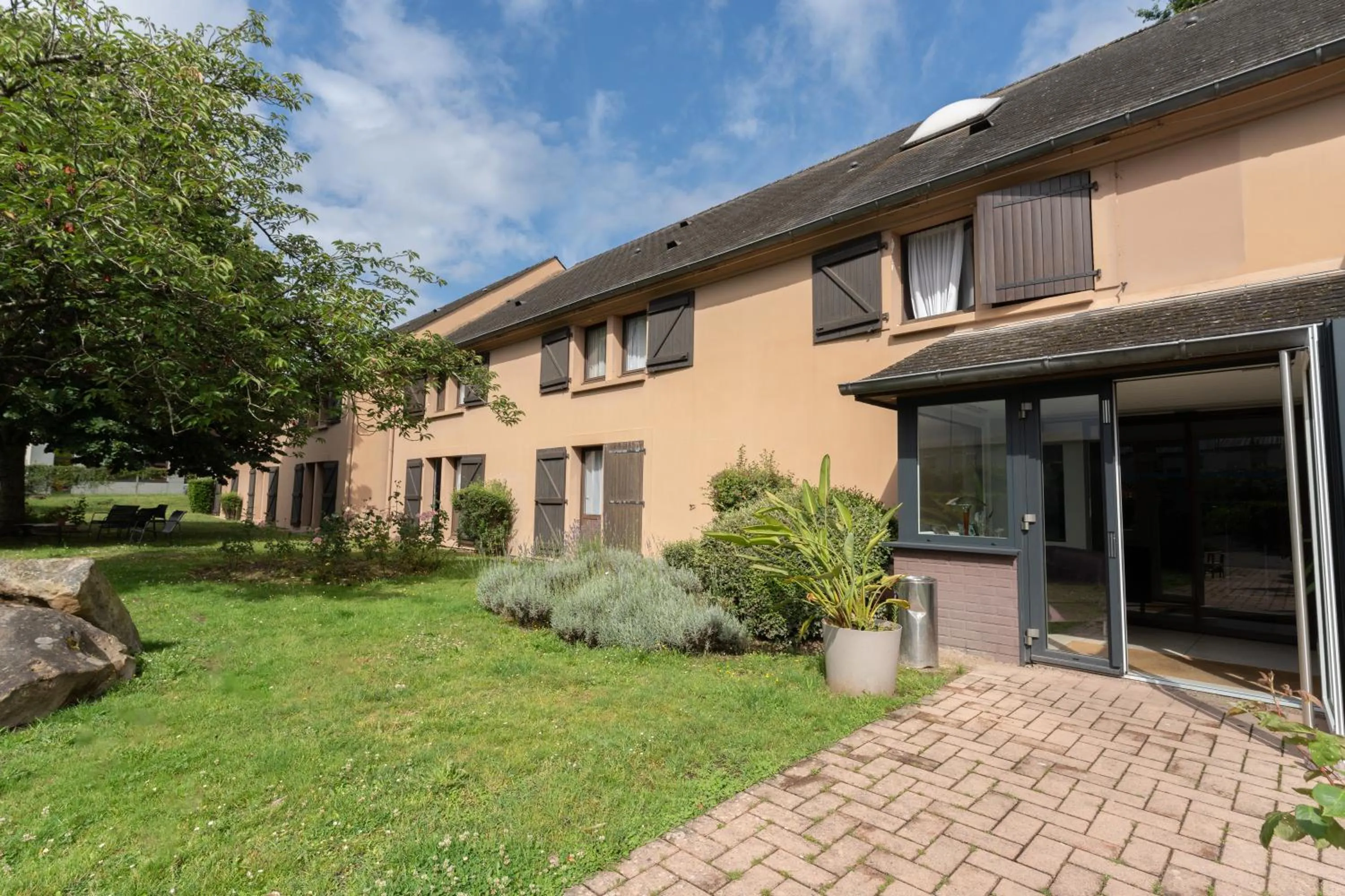 Property building in Hôtel Inn Design Resto Novo Carquefou