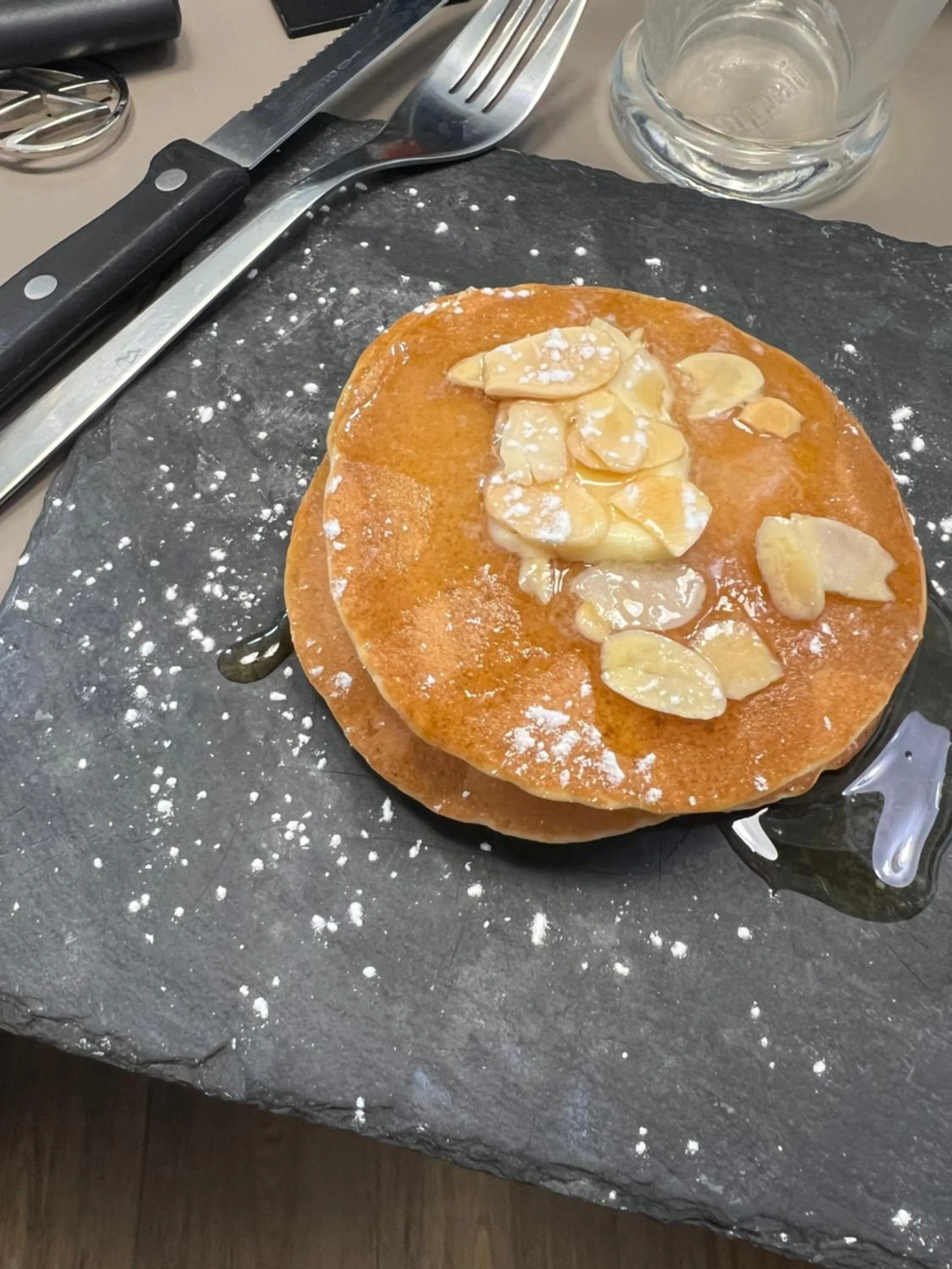 Breakfast in Hôtel Inn Design Resto Novo Montargis