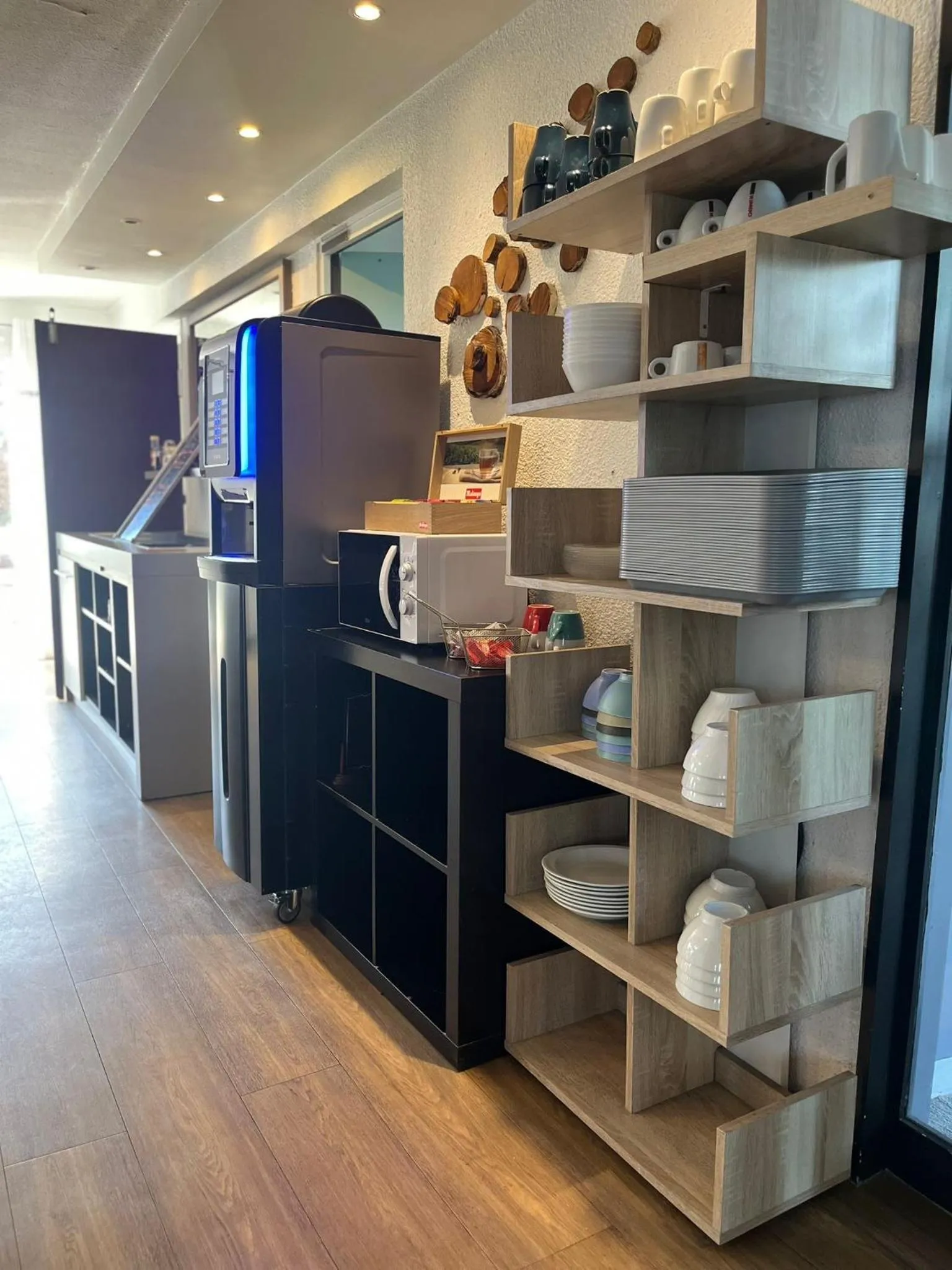 Breakfast in Hôtel Inn Design Resto Novo Montargis