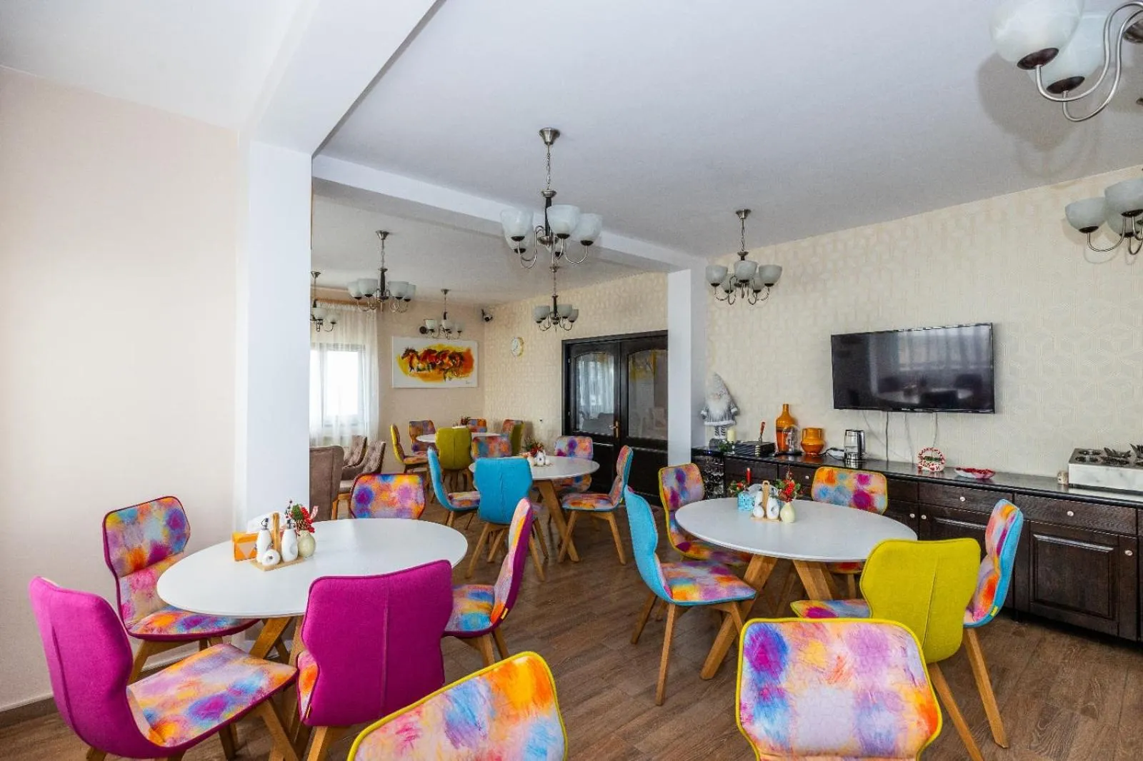 Restaurant/places to eat in VILA LUCA-Hotel