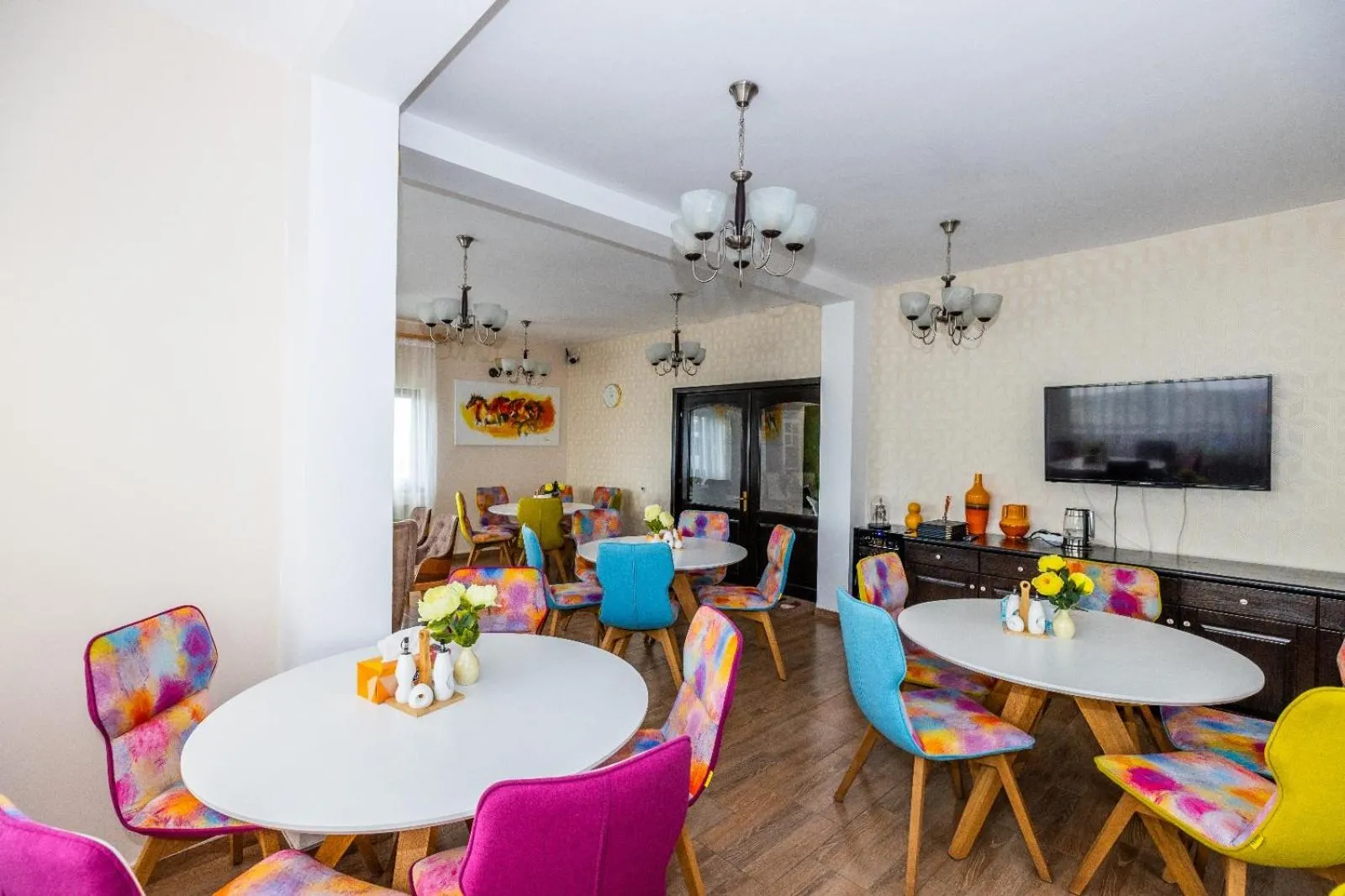Restaurant/places to eat in VILA LUCA-Hotel