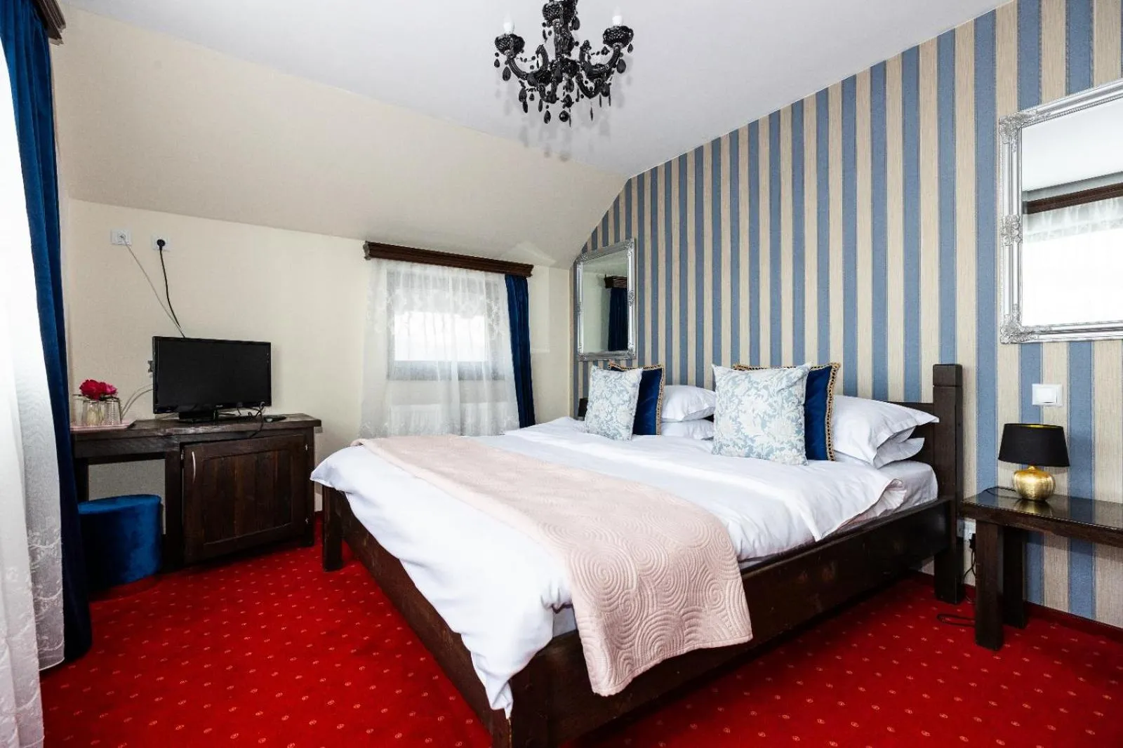 Photo of the whole room, Bed in VILA LUCA-Hotel