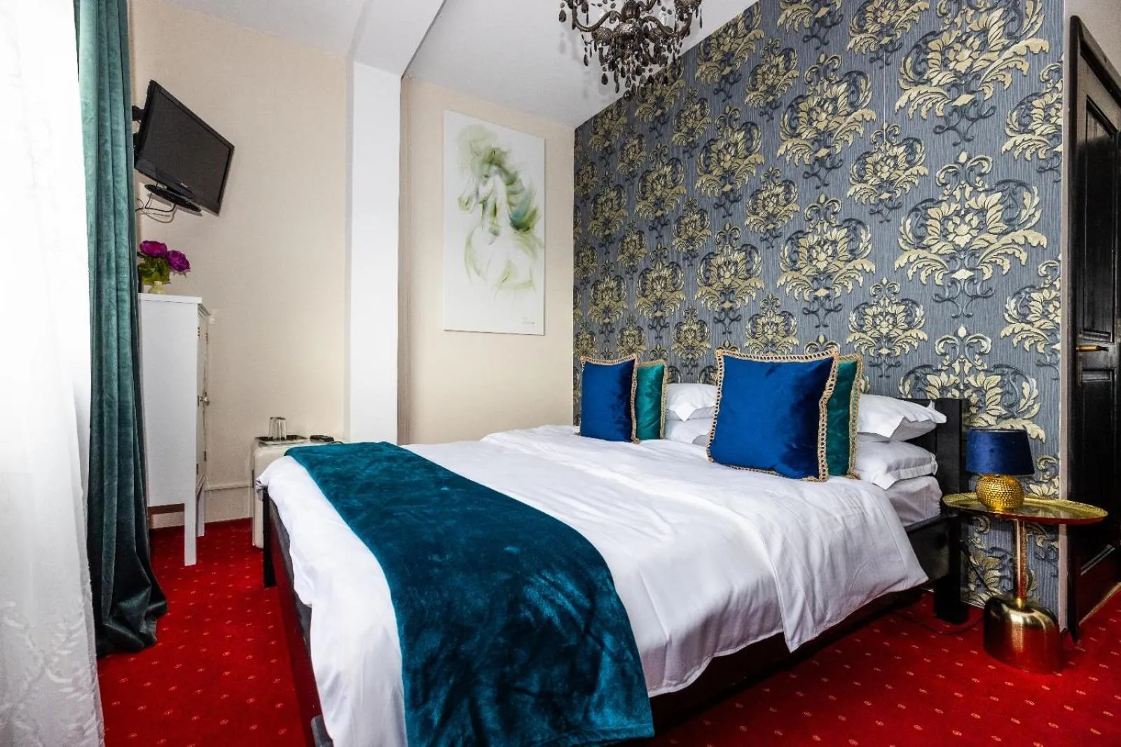 Photo of the whole room, Bed in VILA LUCA-Hotel