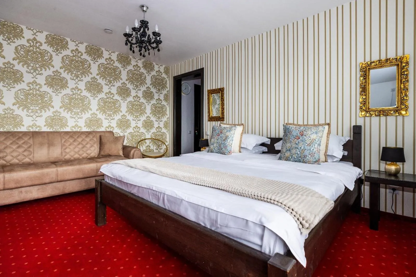 Photo of the whole room, Bed in VILA LUCA-Hotel
