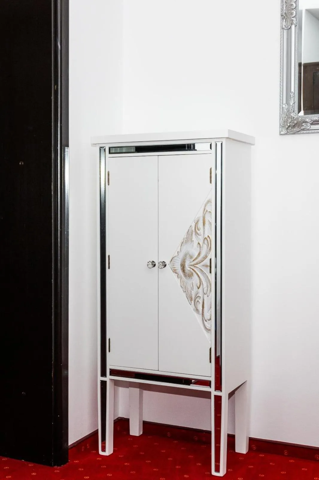 wardrobe in VILA LUCA-Hotel