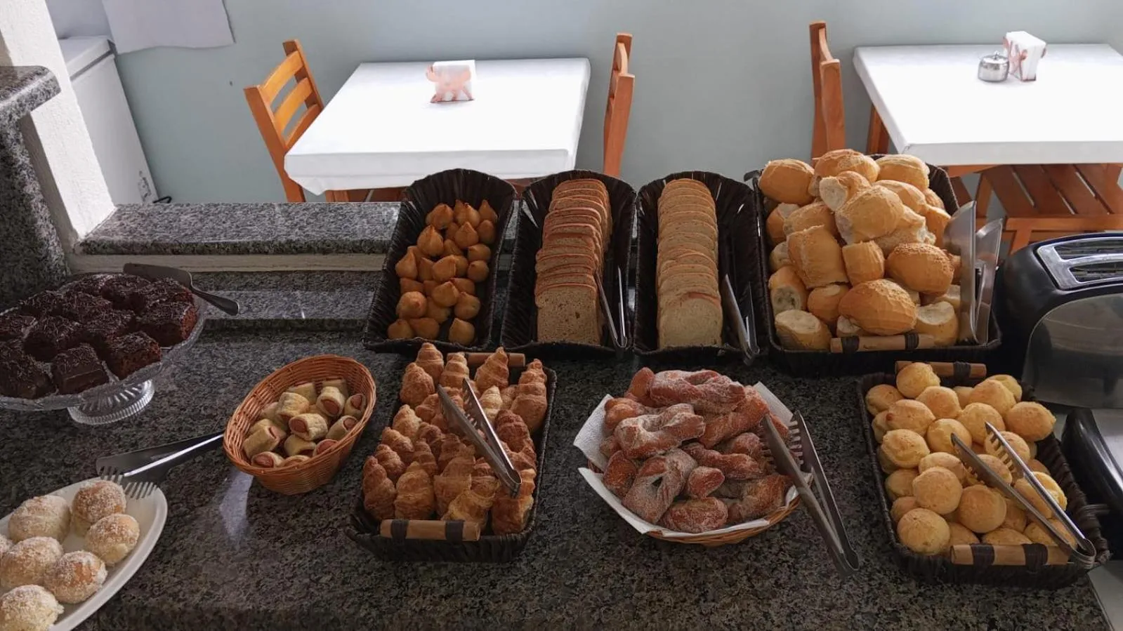 Buffet breakfast in Pousada Vila do Navegante