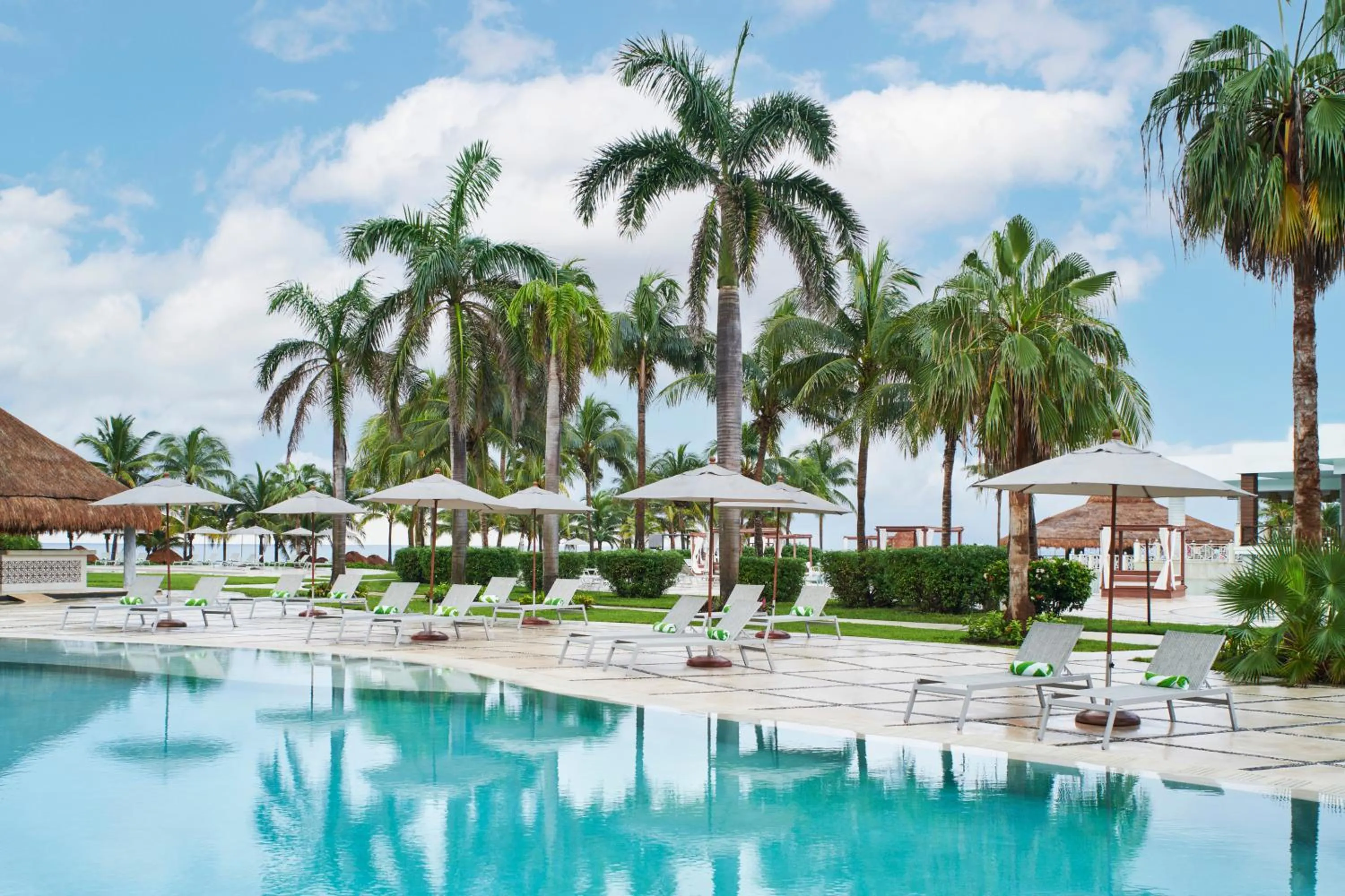 Swimming pool in Hyatt Ziva Riviera Maya All-Inclusive