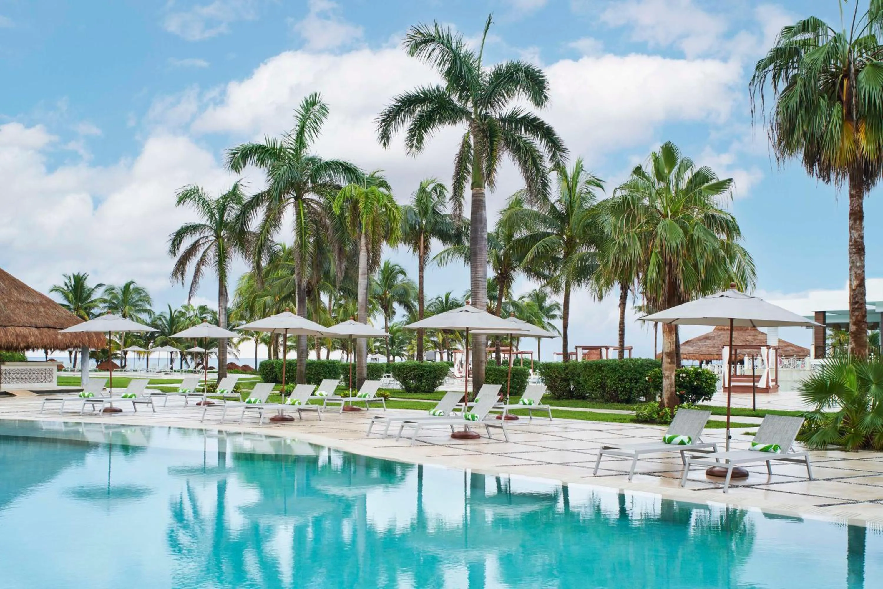 Swimming pool in Hyatt Ziva Riviera Maya All-Inclusive