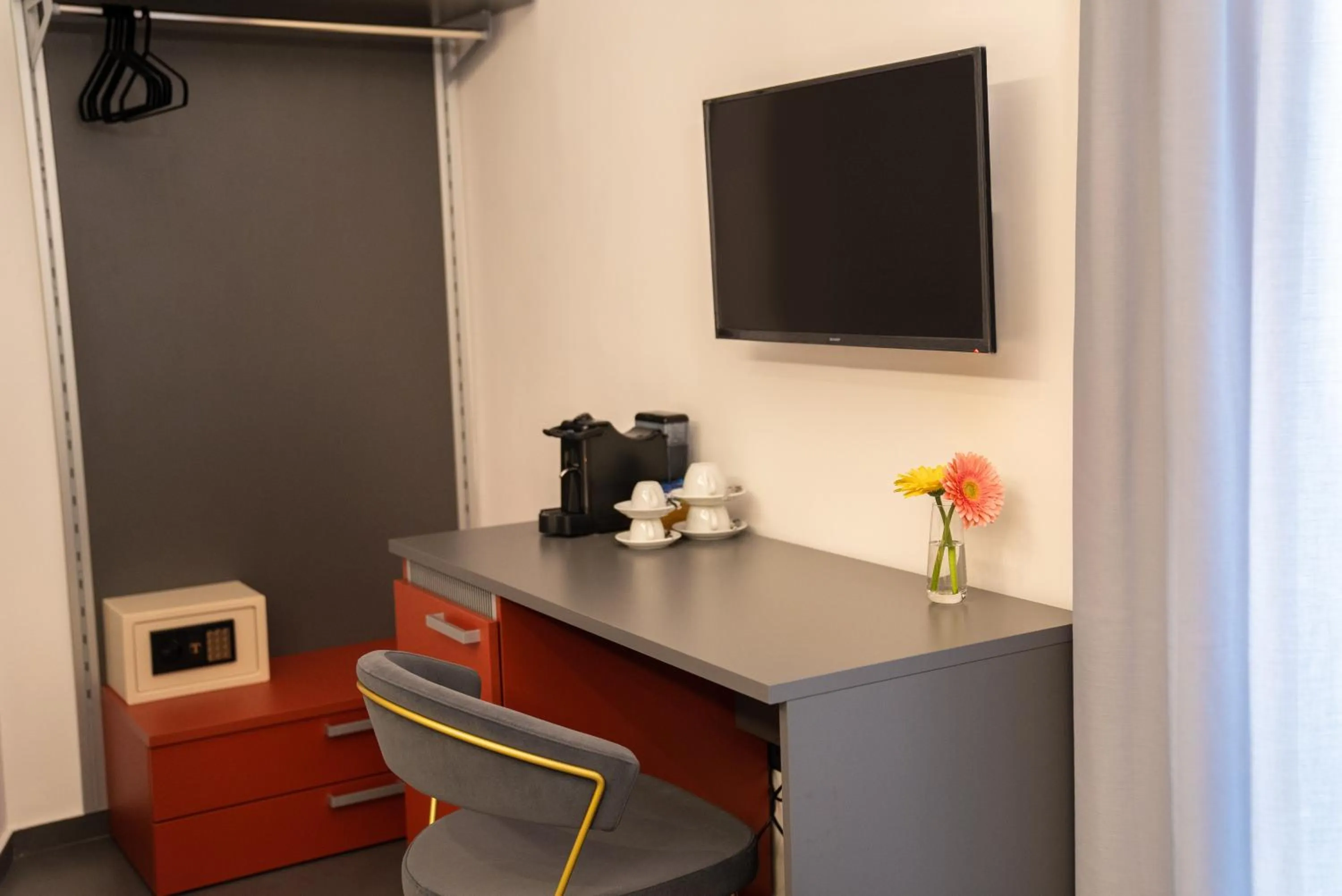 Coffee/tea facilities in Hart Boutique Hotel