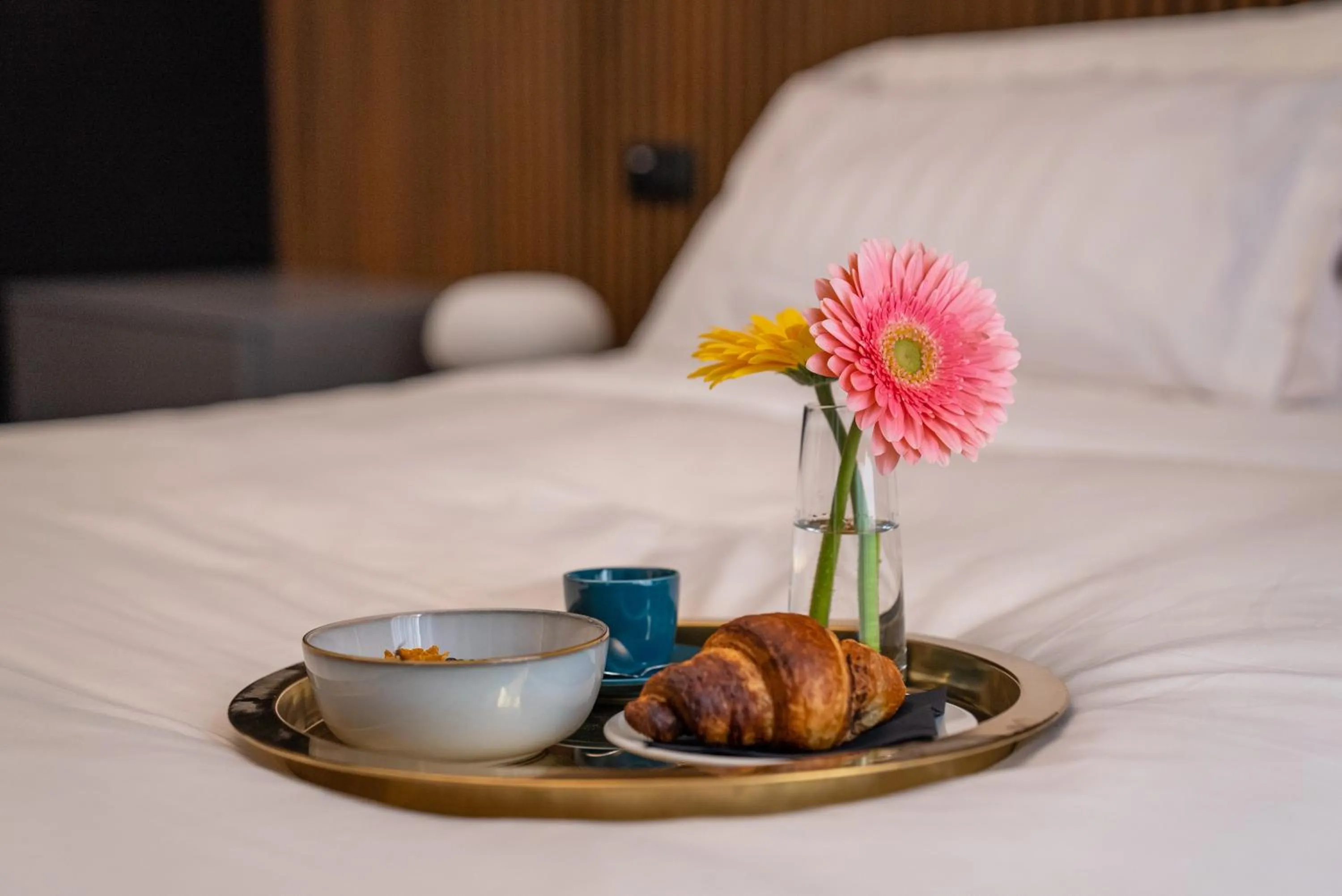 Food and drinks, Bed in Hart Boutique Hotel