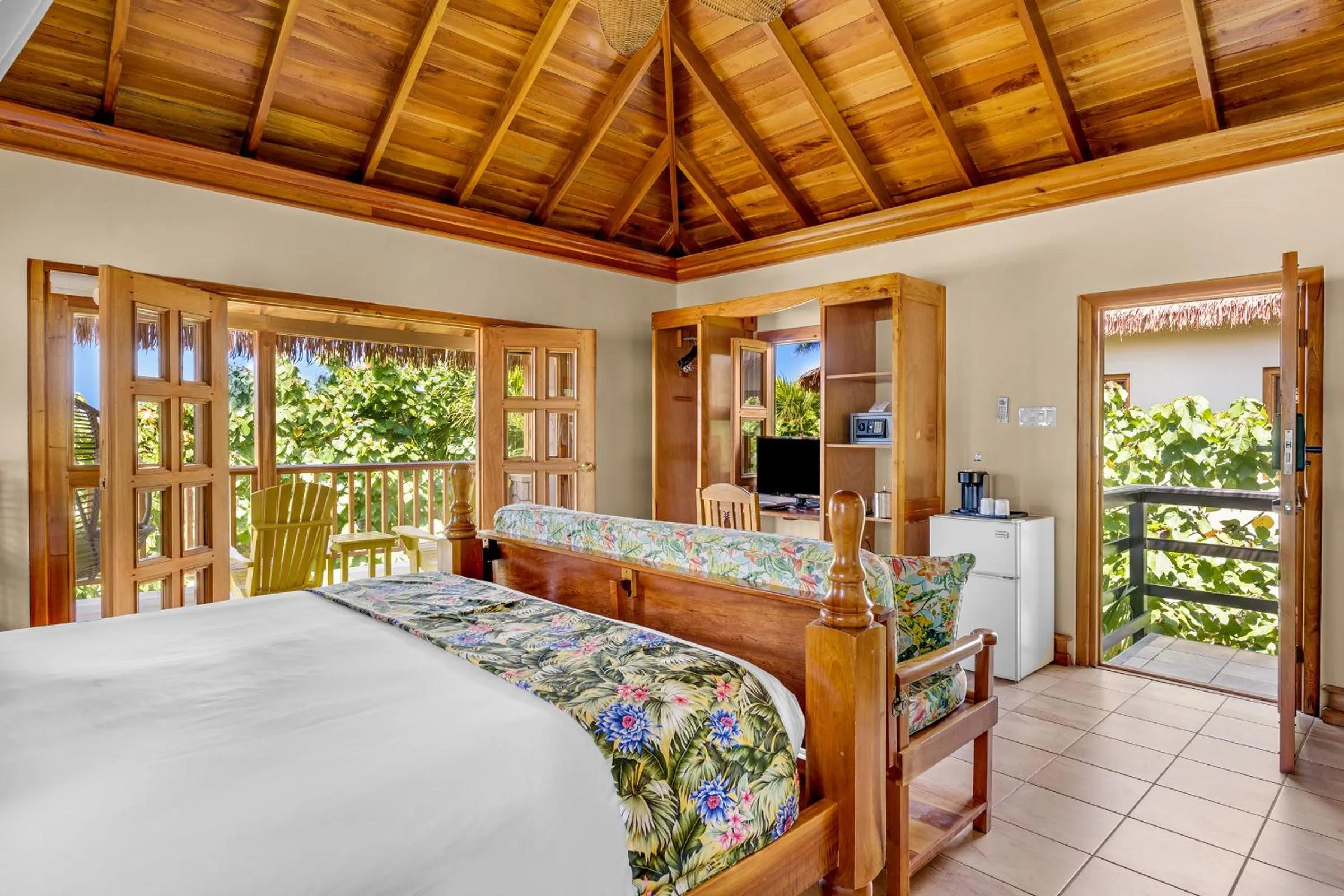 Bedroom, Bed in Ocean Cliff Hotel Negril Limited - Adults Only