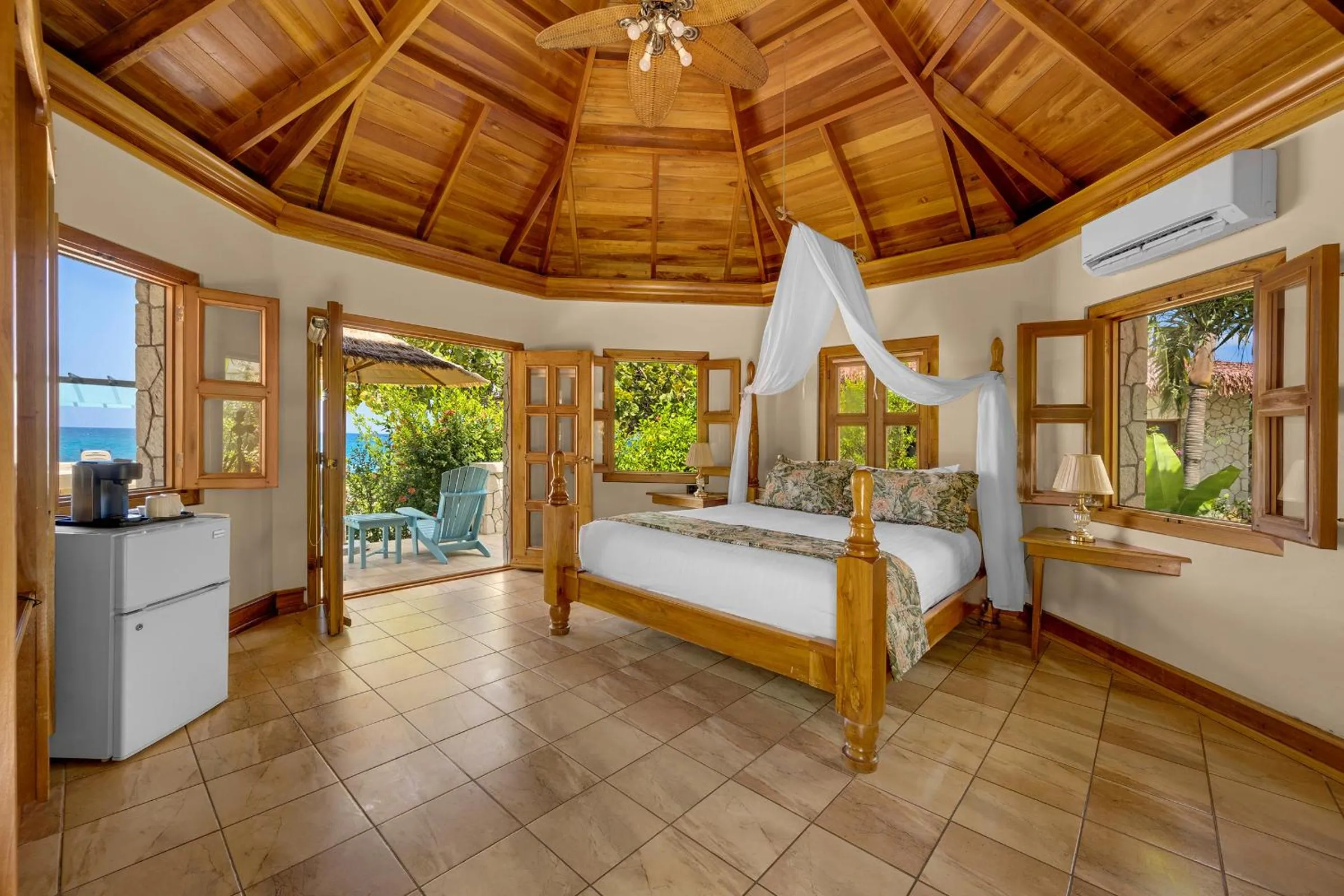 Bedroom, Bed in Ocean Cliff Hotel Negril Limited - Adults Only